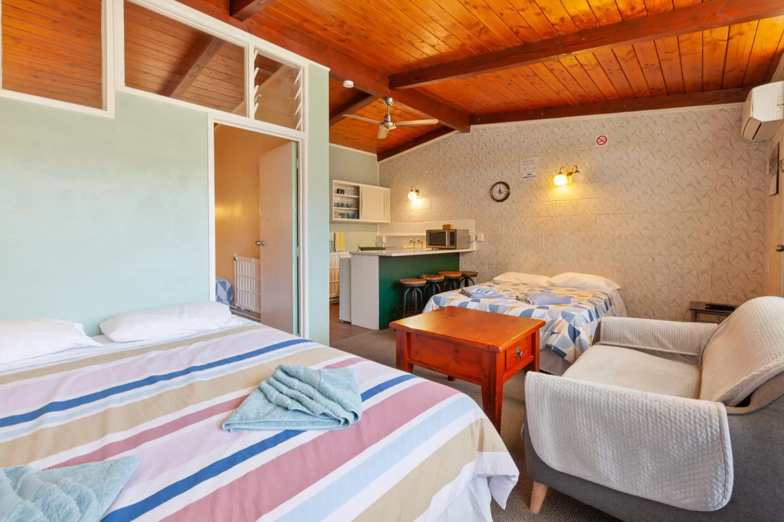 Standard Family Room in Aaryn Court Motel Standard Family Room in Aaryn Court Motel