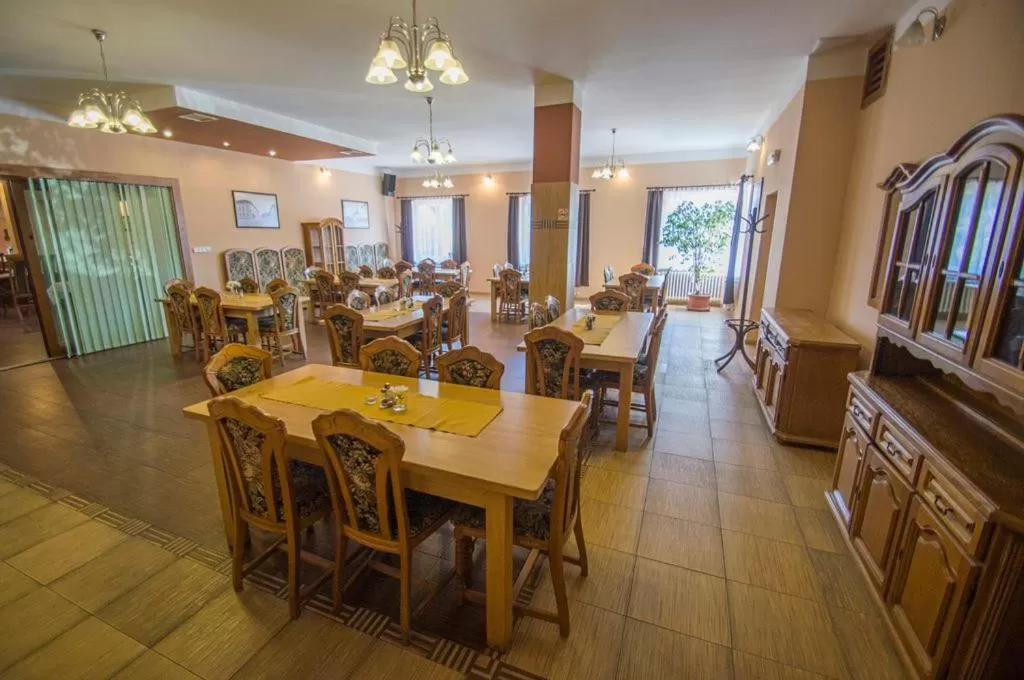 Restaurant/places to eat in Hotel Sport