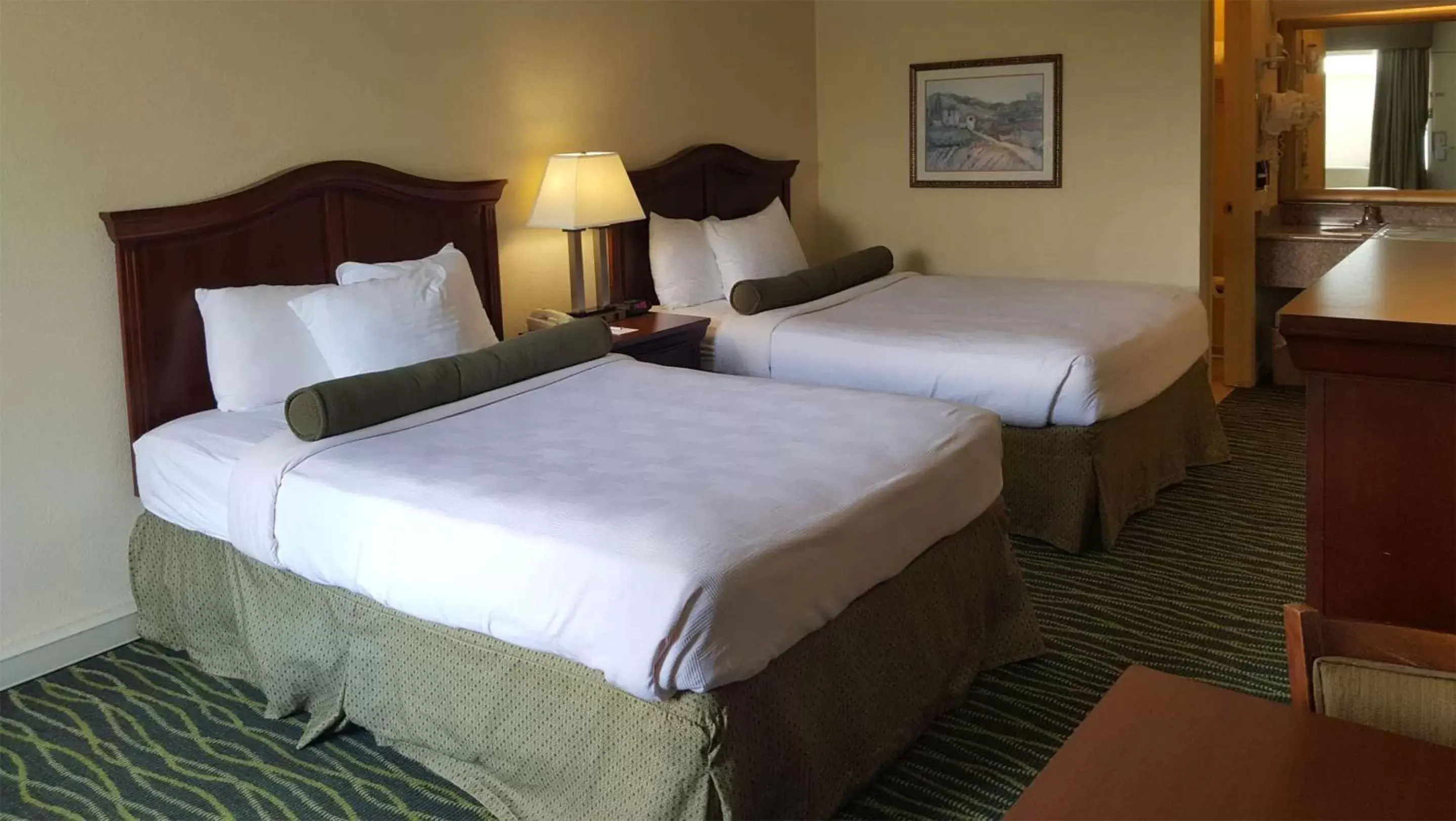 Photo of the whole room, Bed in Best Western Point South