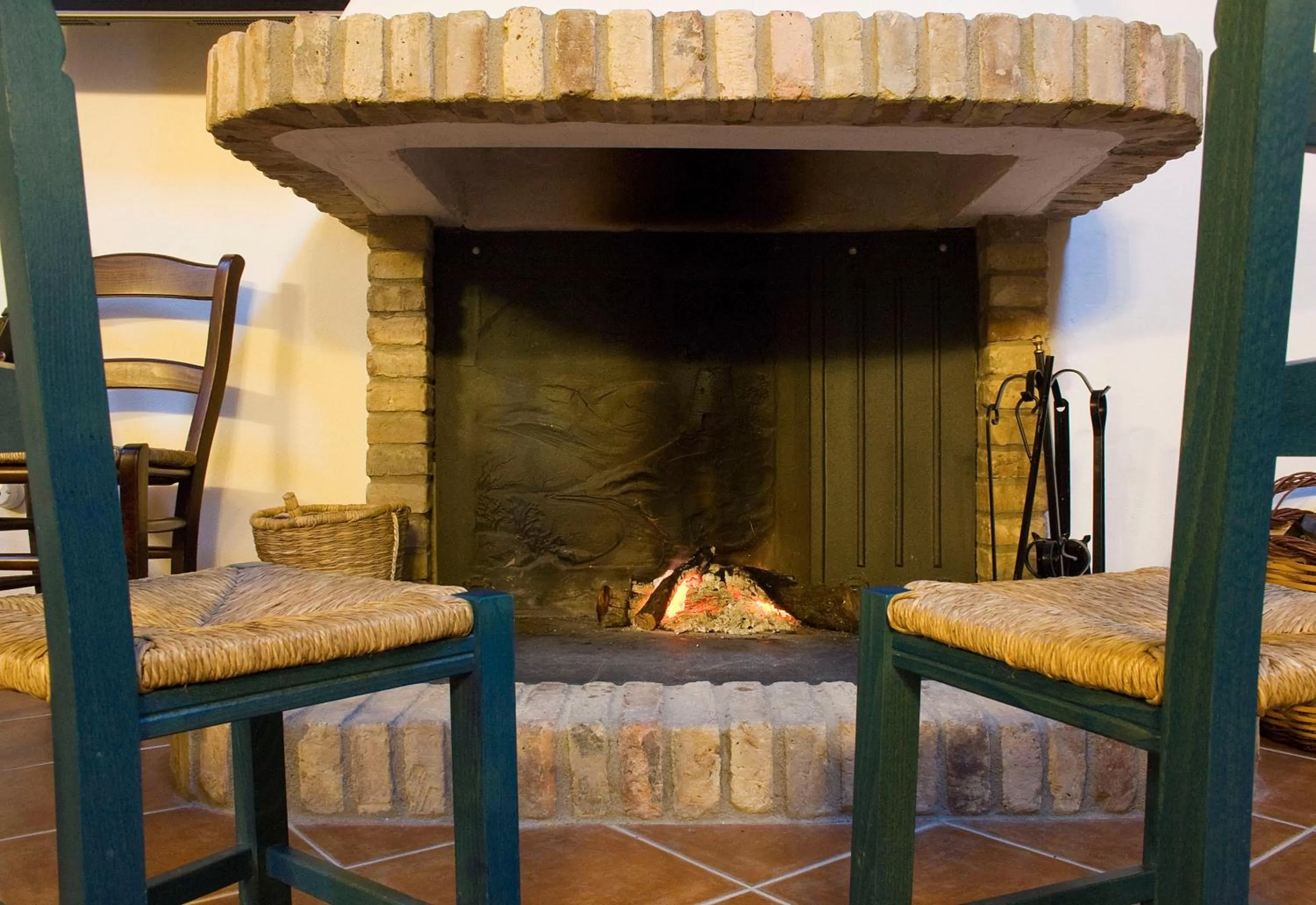 Communal lounge/ TV room in B&B Charme Sa Pardina