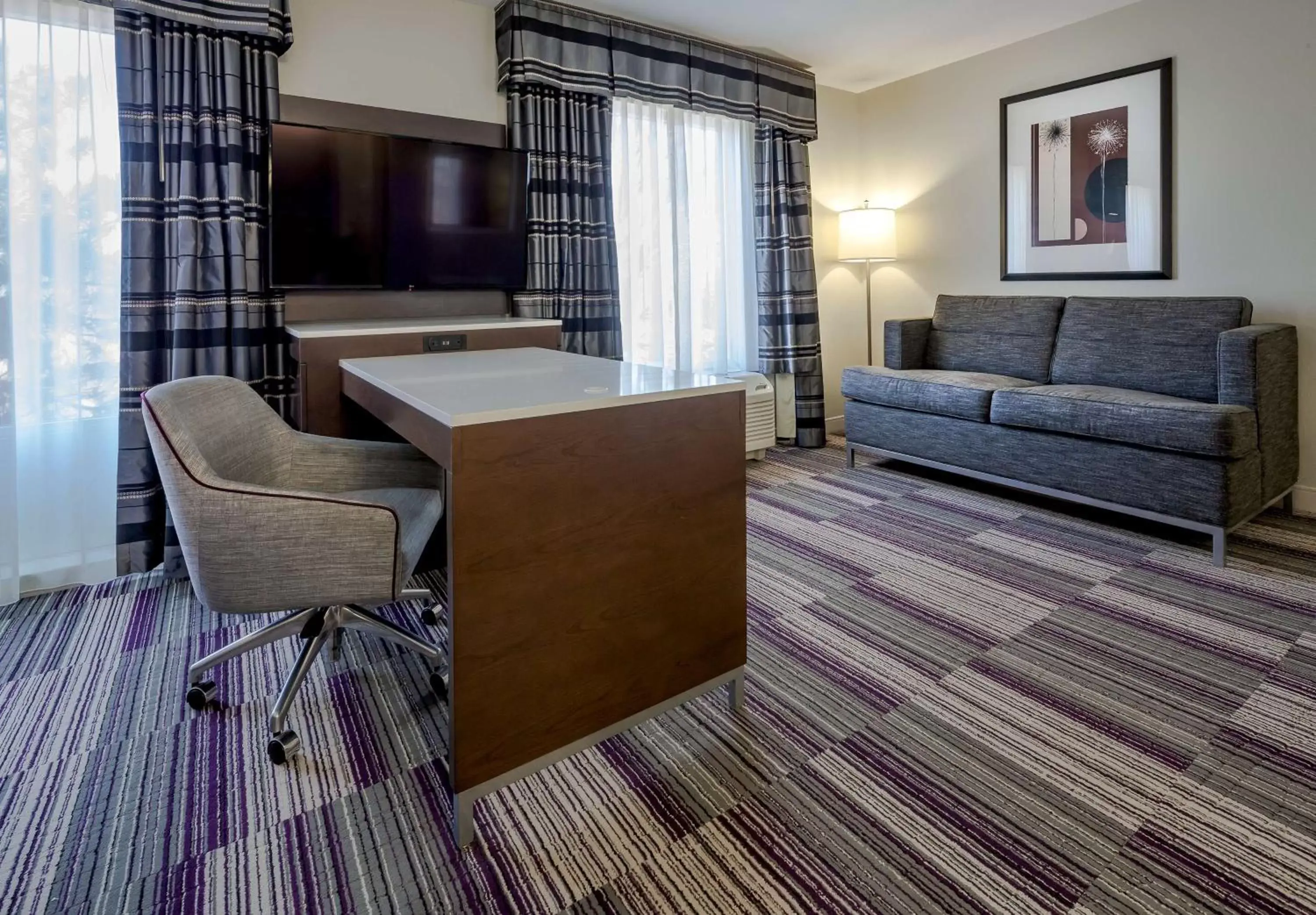 Bedroom, Seating Area in Hampton Inn & Suites Chicago Southland-Matteson