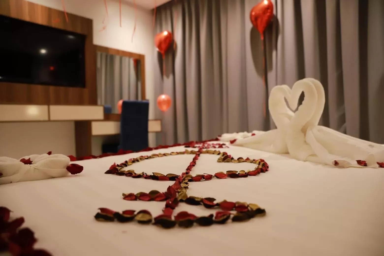 Bedroom, Bed in Tulip View Hotel
