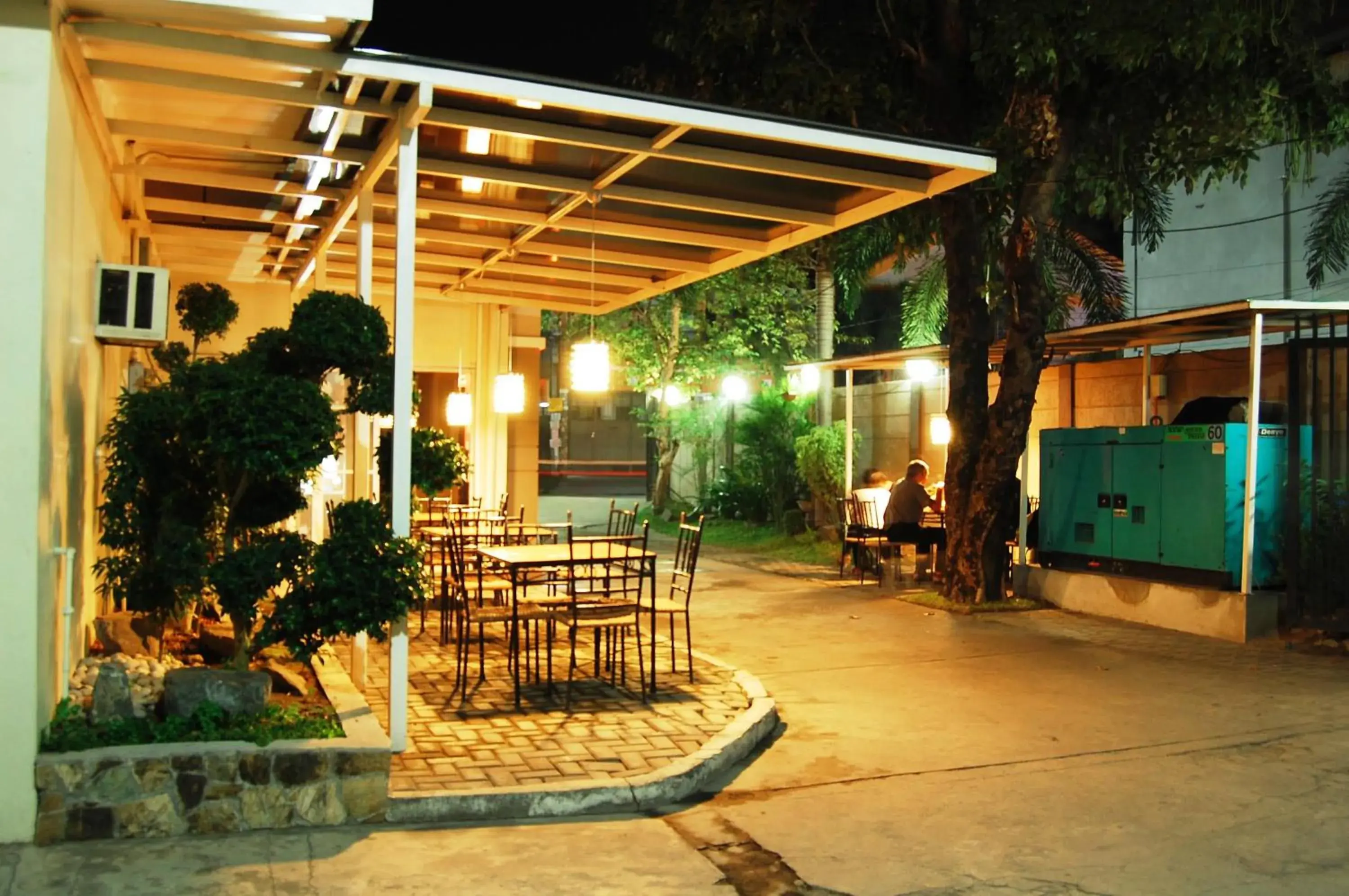 Restaurant/places to eat in Rumi Apartelle Hotel