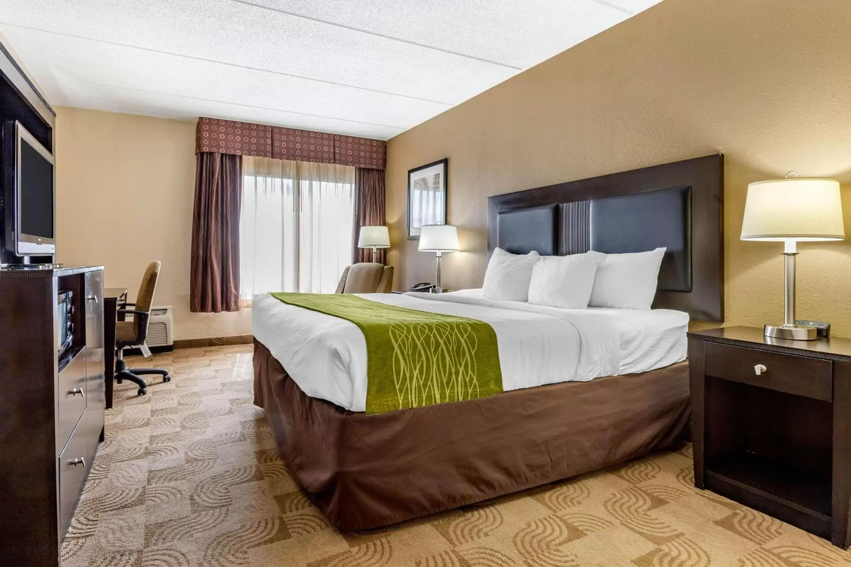 Photo of the whole room, Bed in Comfort Inn Warner Robins - Robins AFB