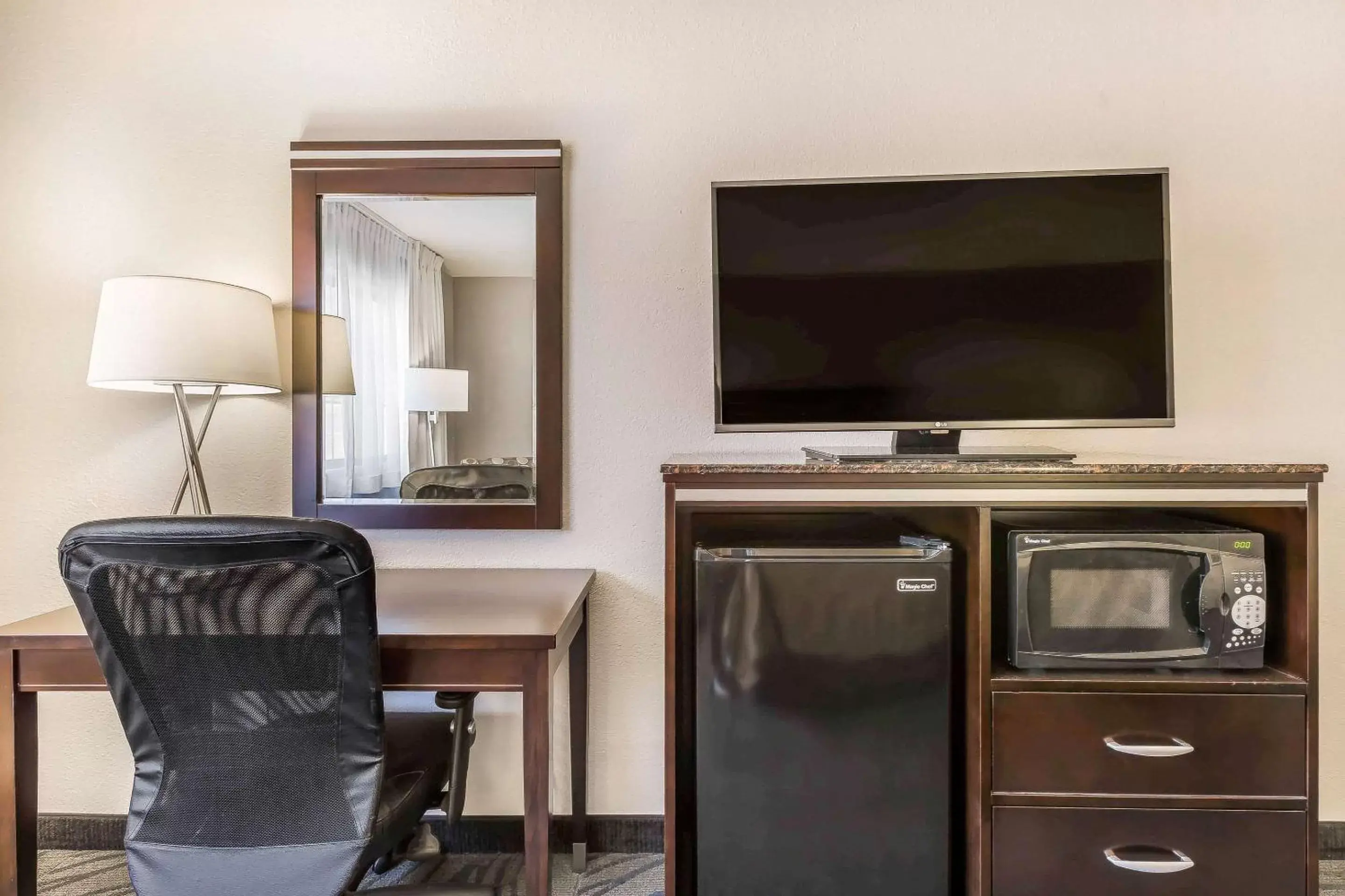 Photo of the whole room, TV/Entertainment Center in Quality Inn Fallbrook