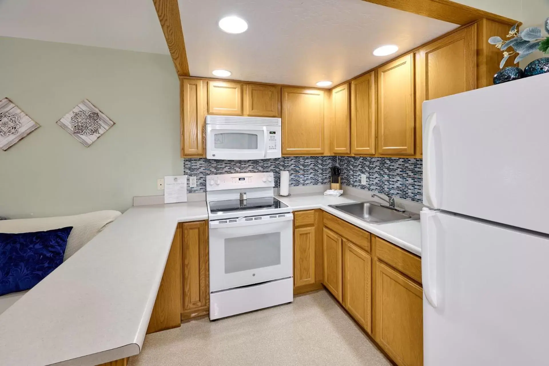 Kitchen or kitchenette, Kitchen/Kitchenette in D Sands Rentals