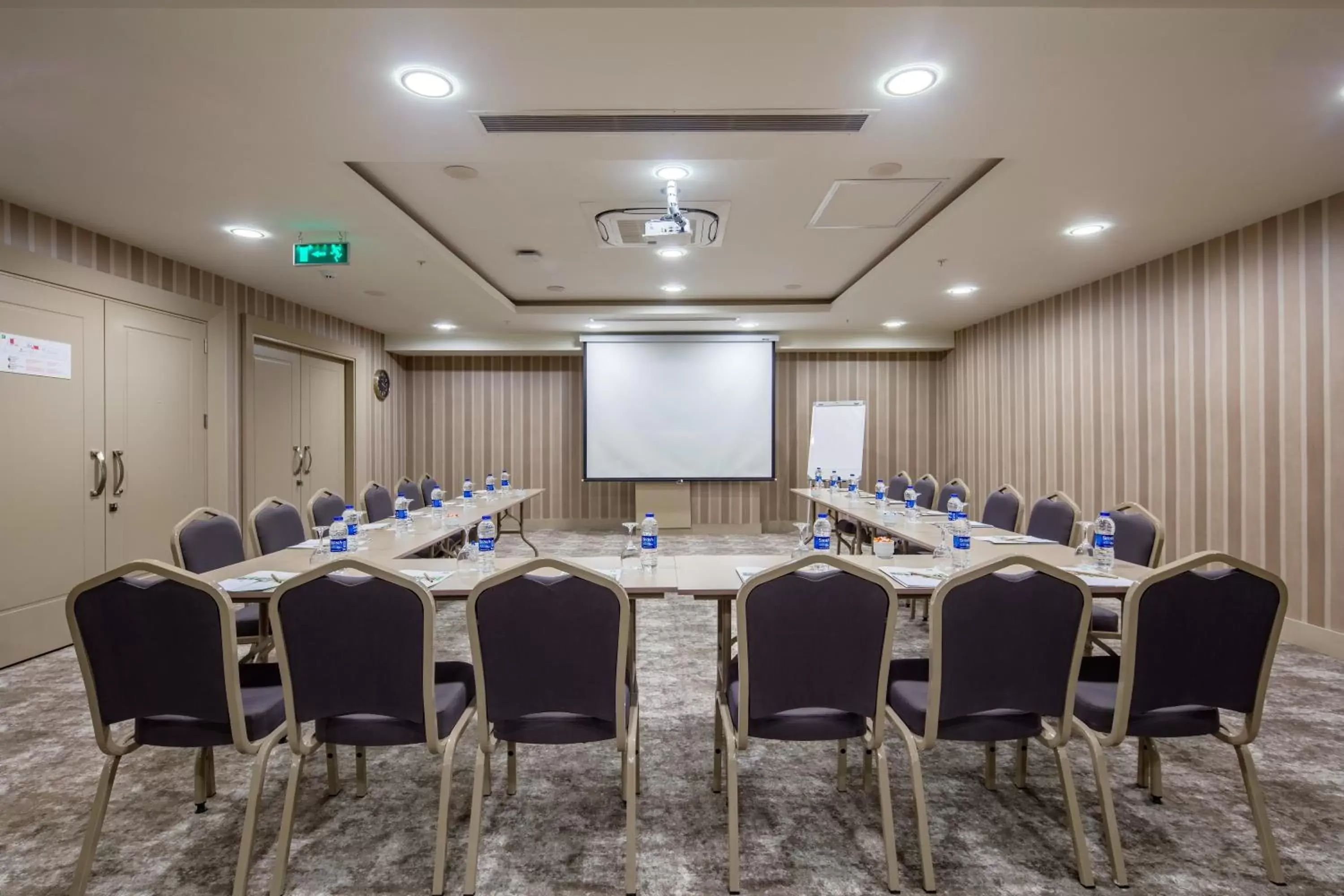 Meeting/conference room in Holiday Inn Antalya - Lara, an IHG Hotel