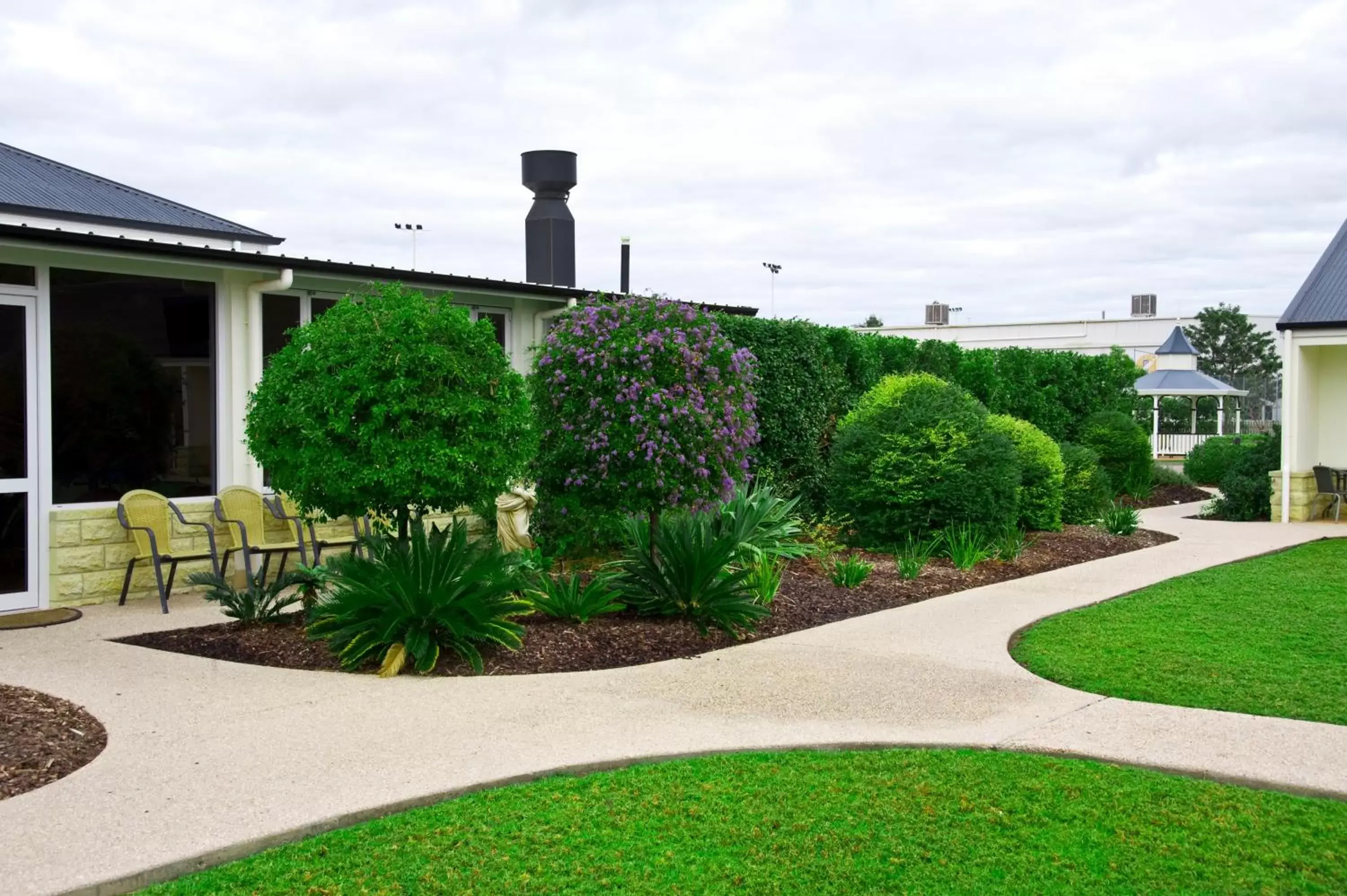 Garden, Property Building in Roma Explorers Inn