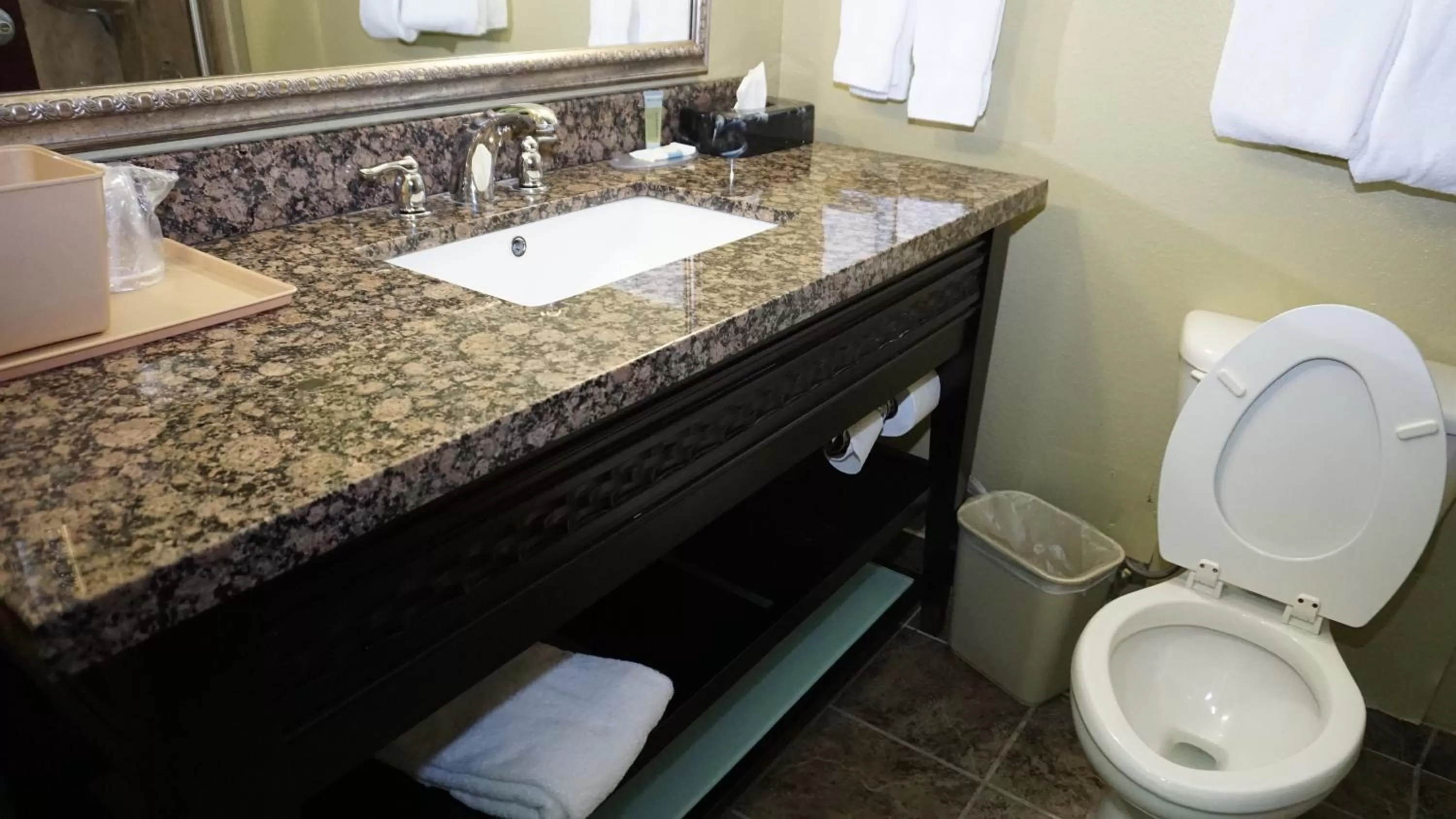 Bathroom in Scottish Inns - Cresson