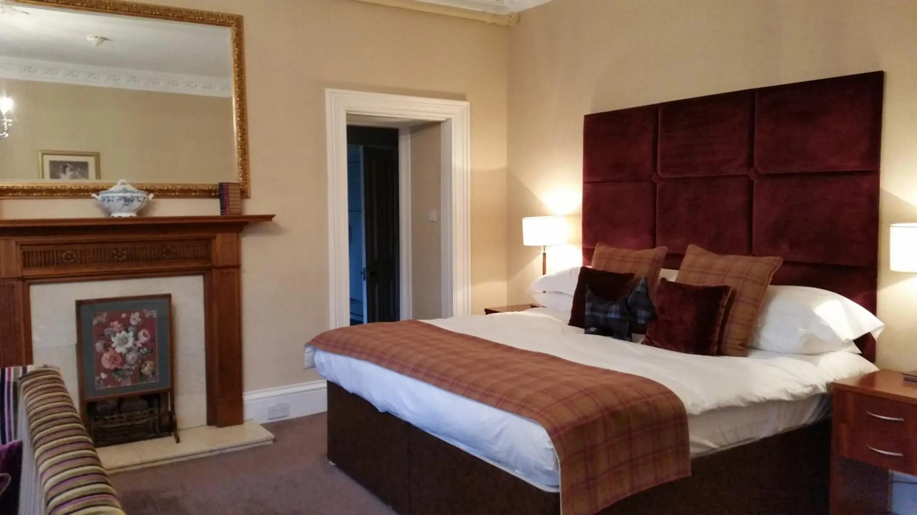 Photo of the whole room, Bed in Tor-Na-Coille Hotel