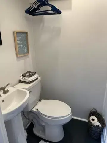 Bathroom in LOJ BNB