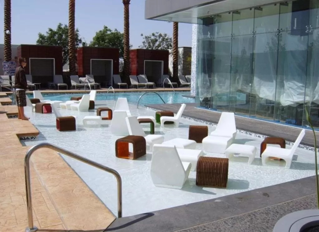 Property building, Swimming Pool in Palms Place Studio with Balcony & Strip View