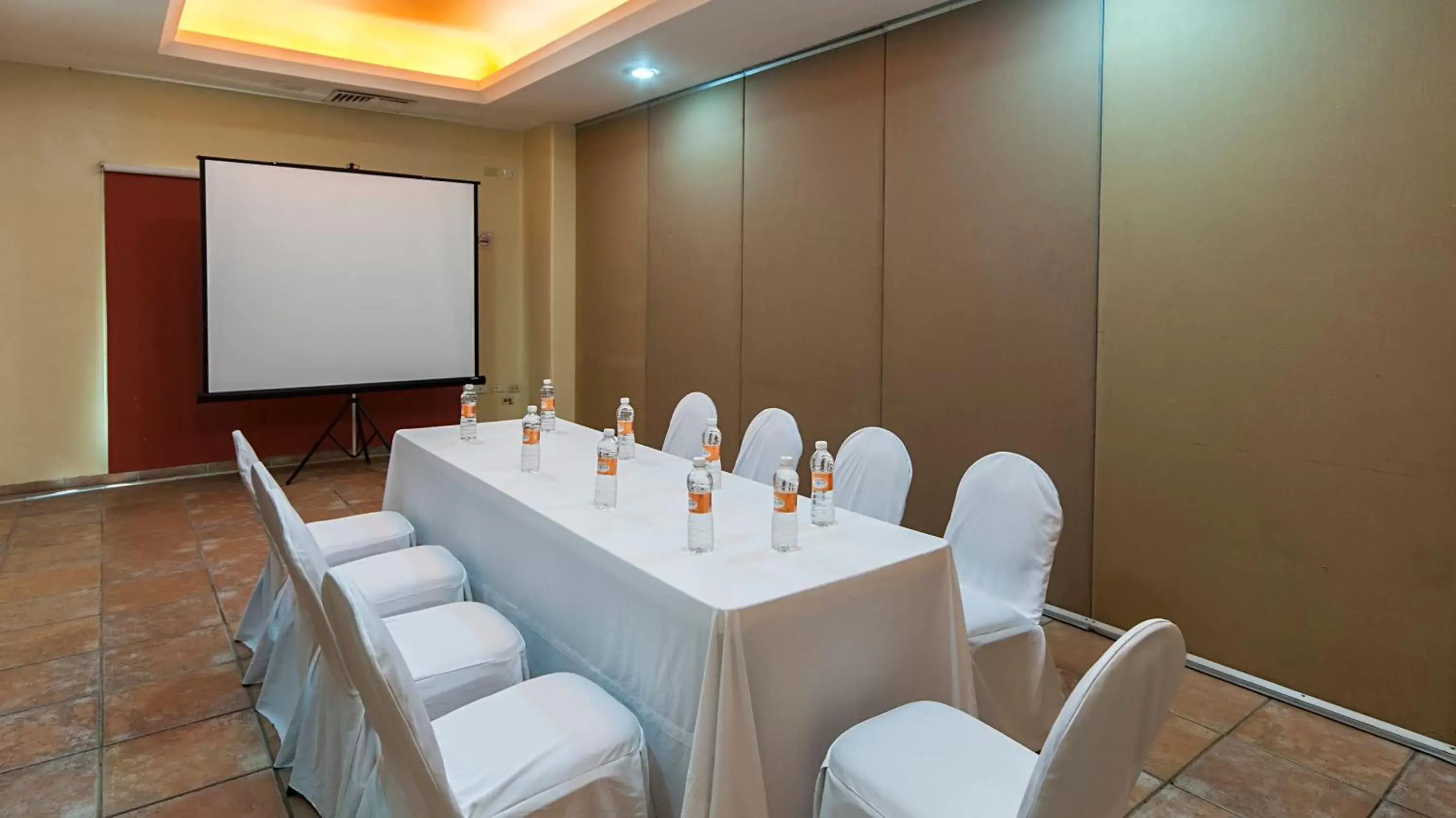 Meeting/conference room in Holiday Inn Ciudad Del Carmen, an IHG Hotel