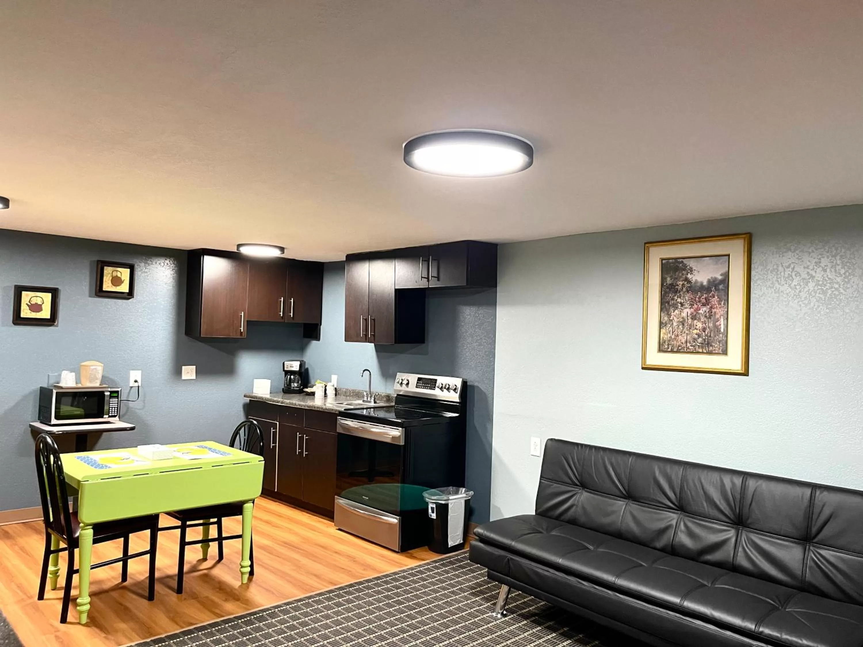 Annie Oakley Motel Oakley