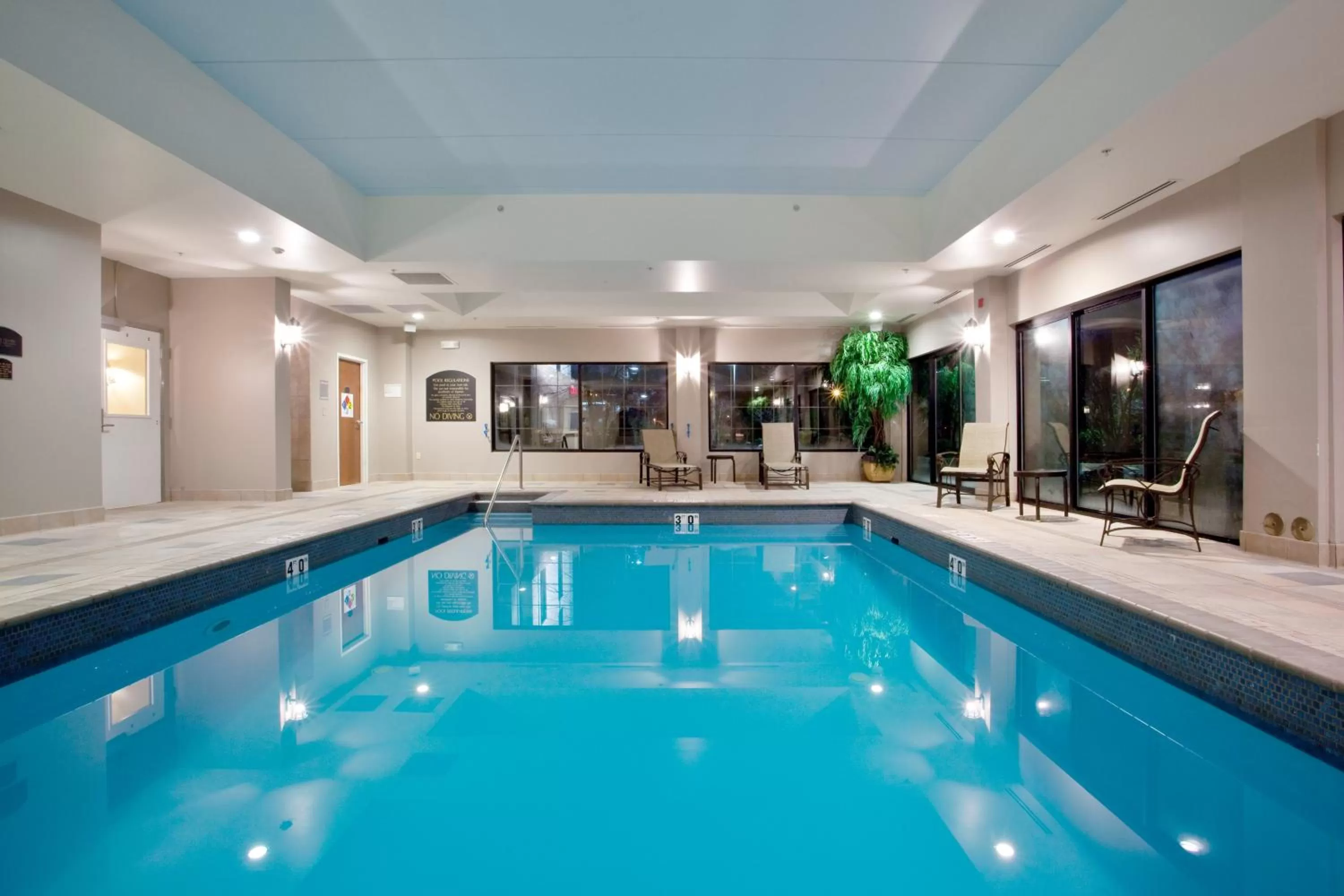 Swimming pool in Holiday Inn Express & Suites Newport News by IHG