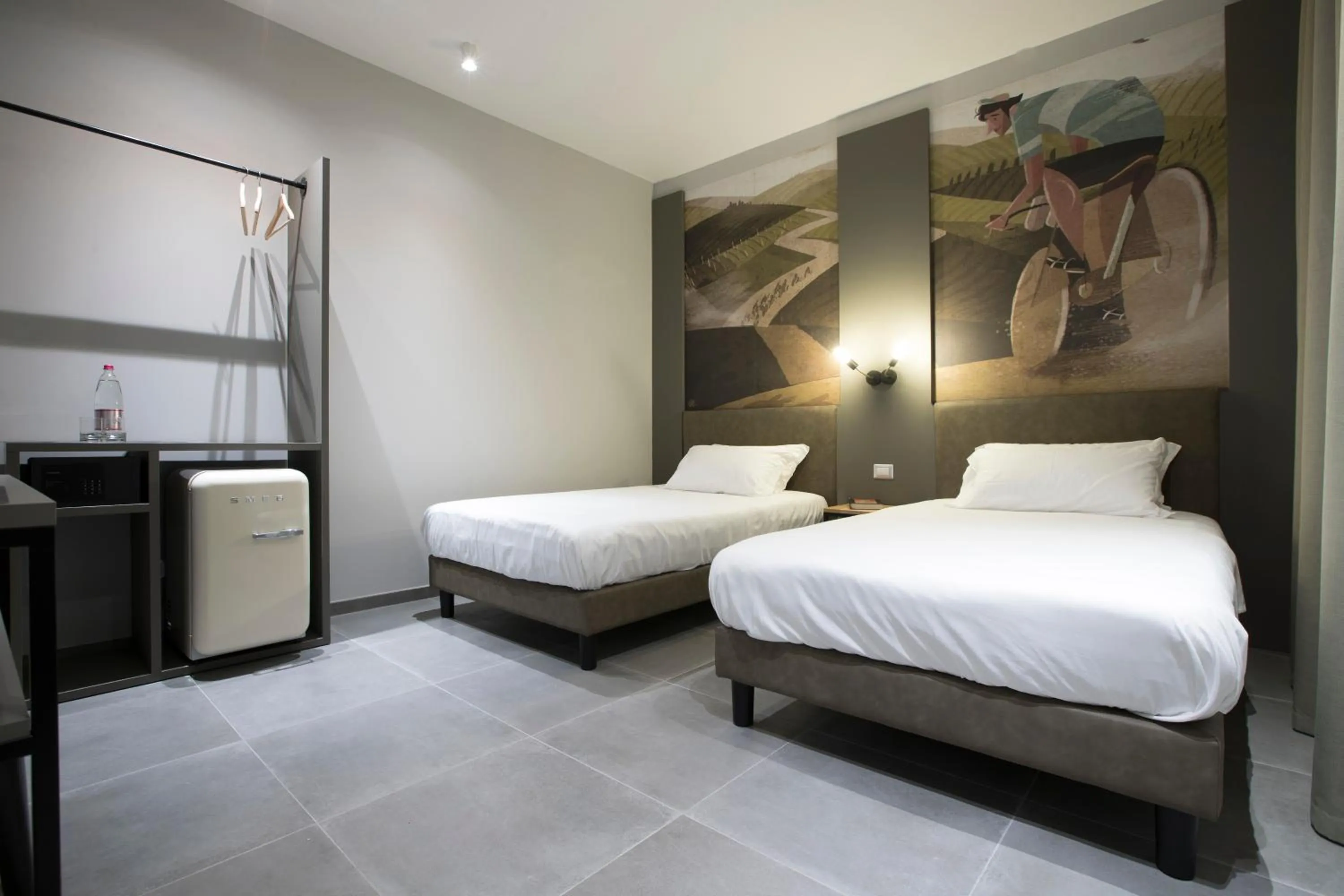 Photo of the whole room, Bed in Mathis