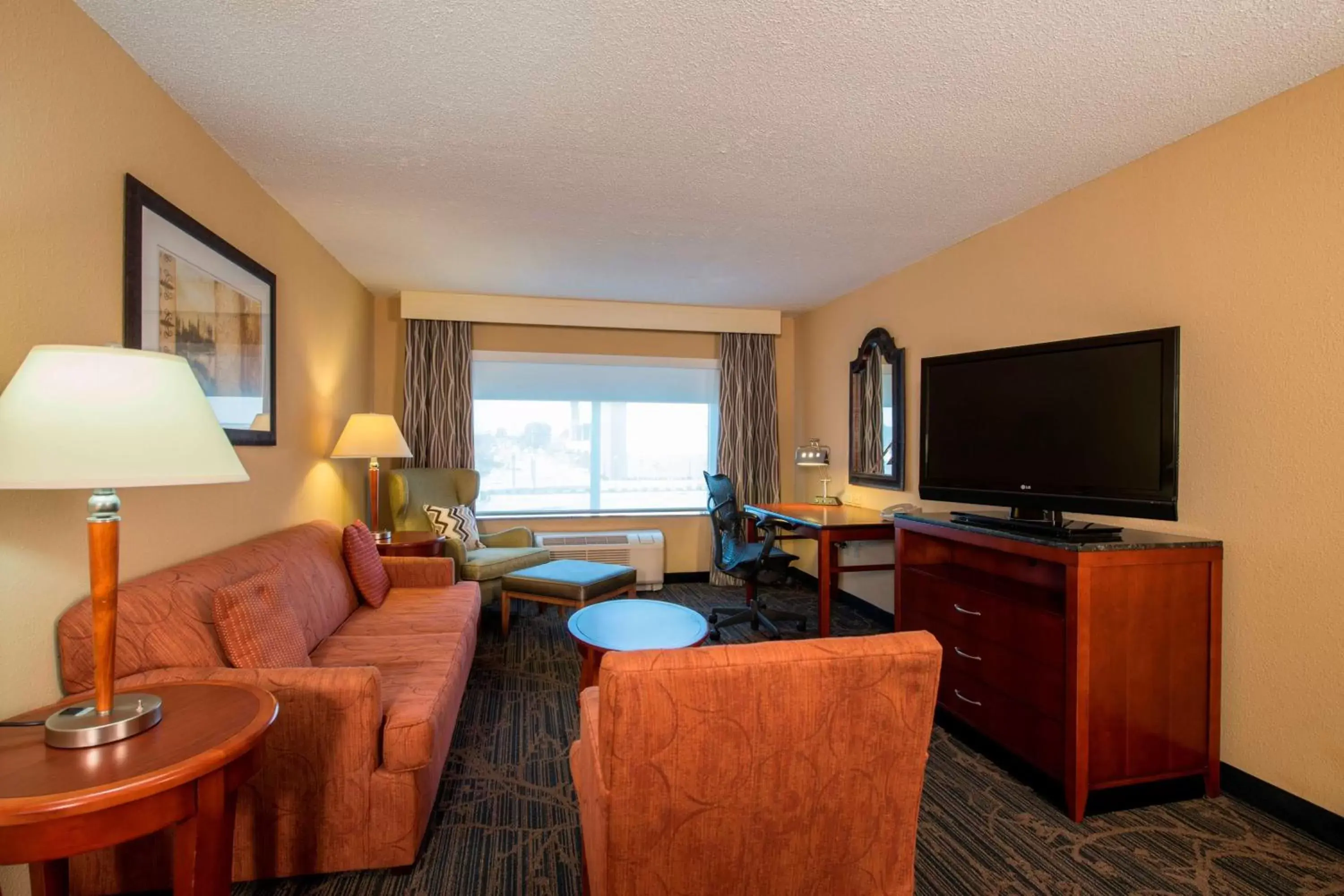 Living room, Seating Area in Hilton Garden Inn Tupelo