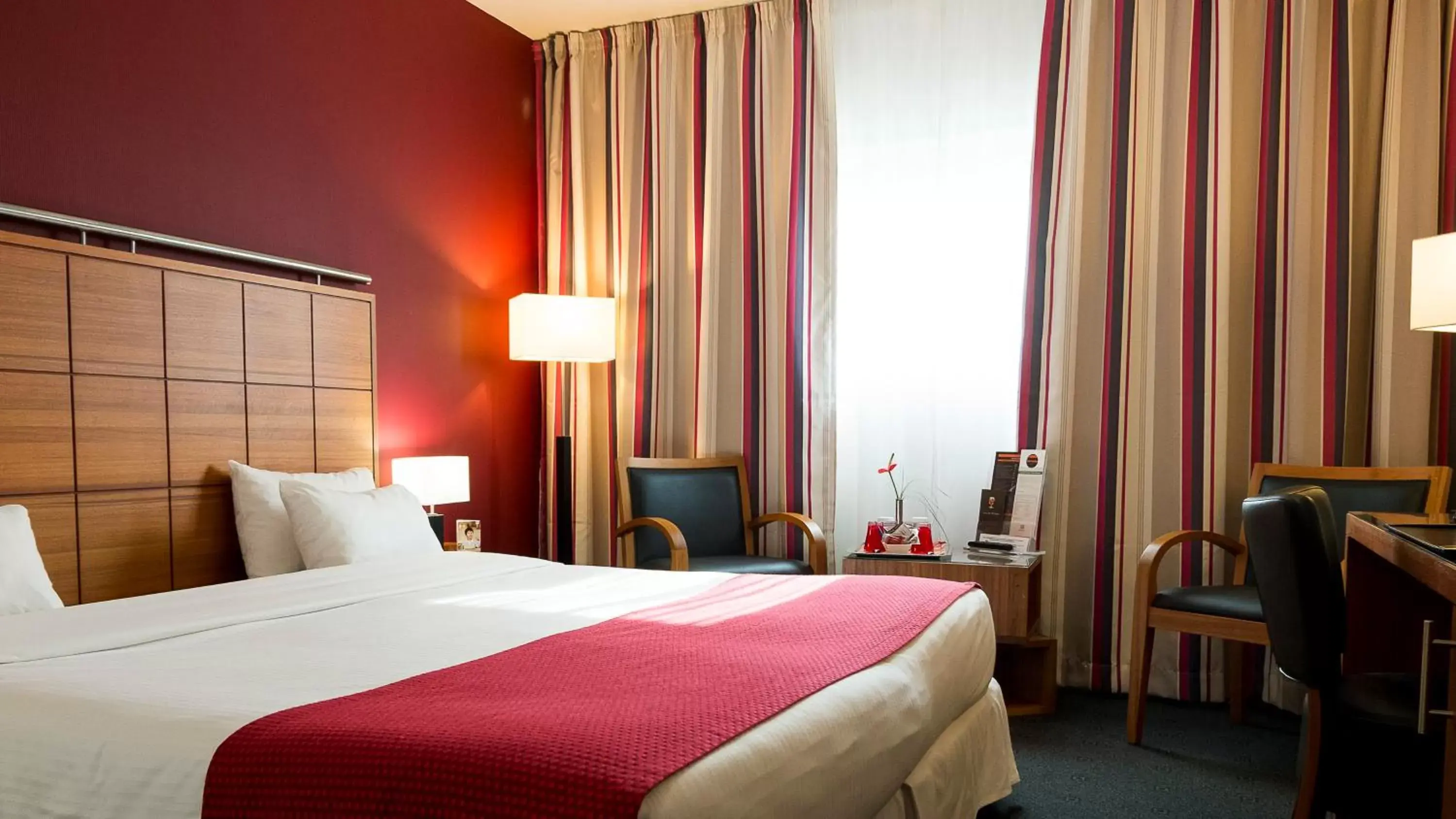 Photo of the whole room, Bed in Holiday Inn Bordeaux Sud - Pessac, an IHG Hotel