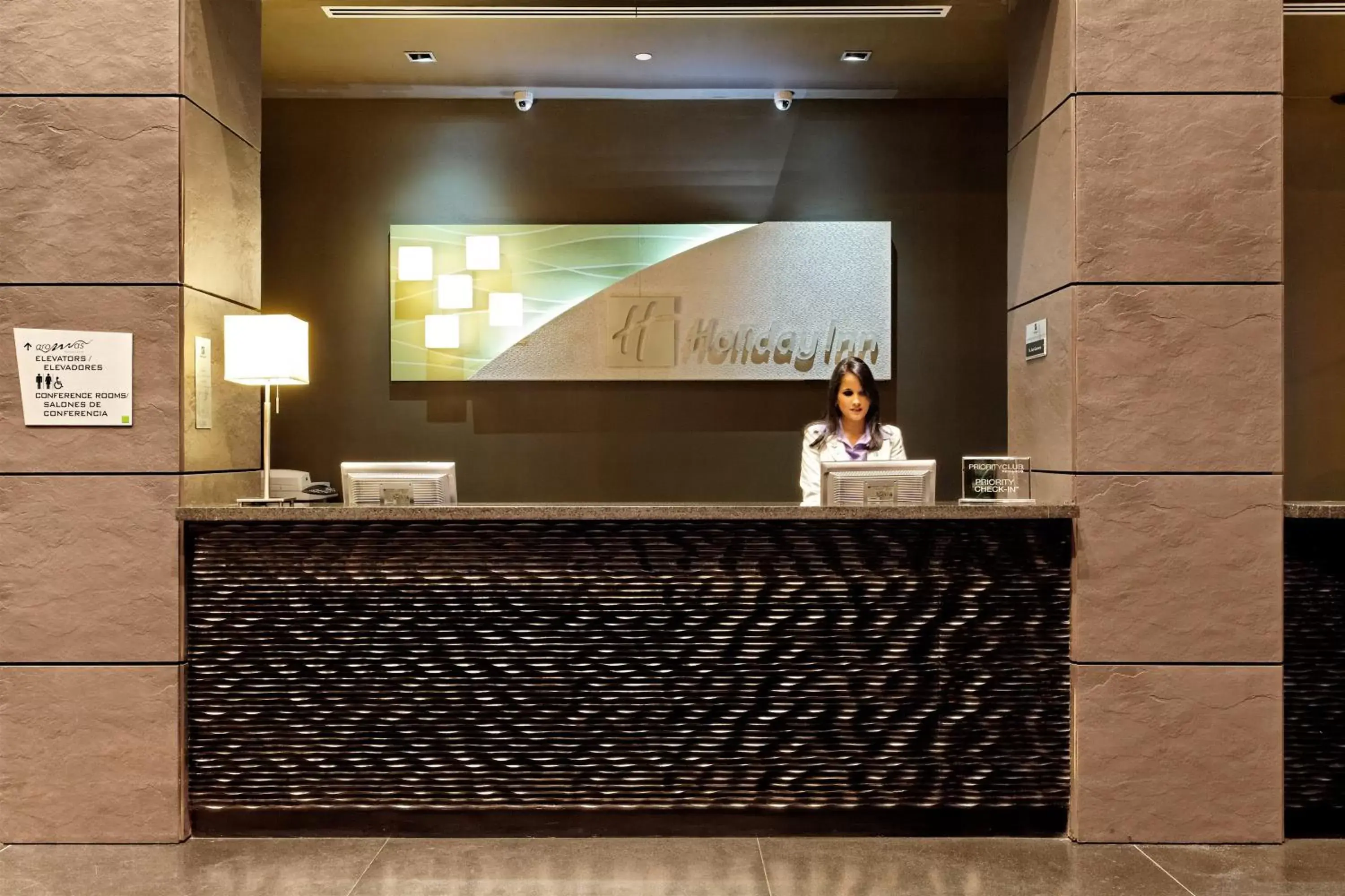Restaurant/places to eat, Lobby/Reception in Holiday Inn Santo Domingo, an IHG Hotel