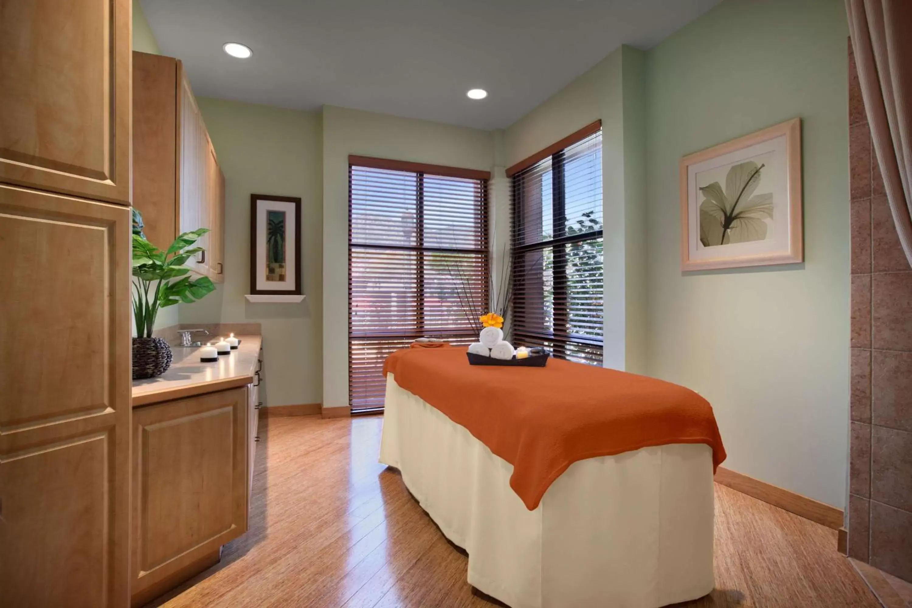 Spa and wellness centre/facilities in Embassy Suites La Quinta Hotel & Spa