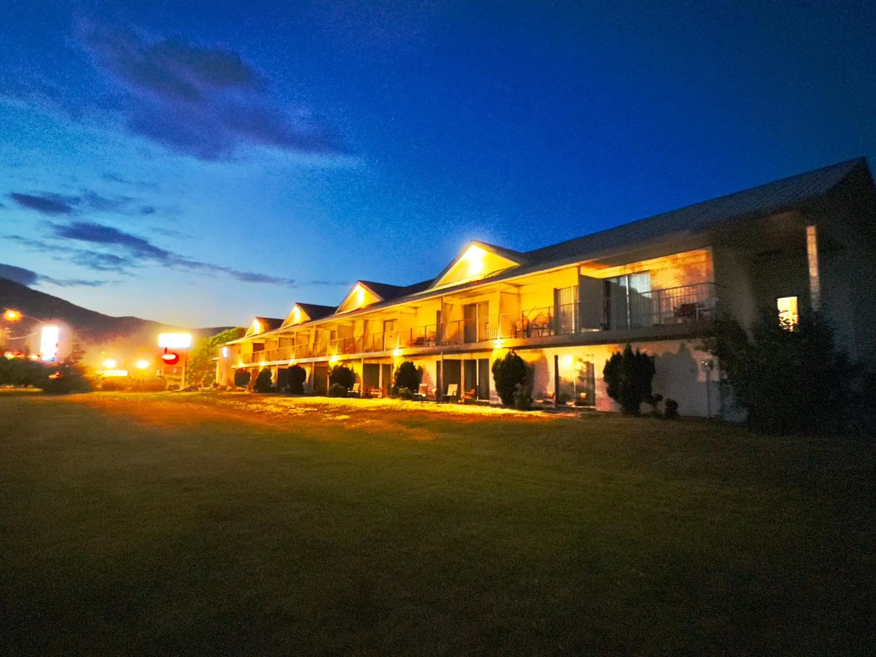 Property Building in Monashee Motel