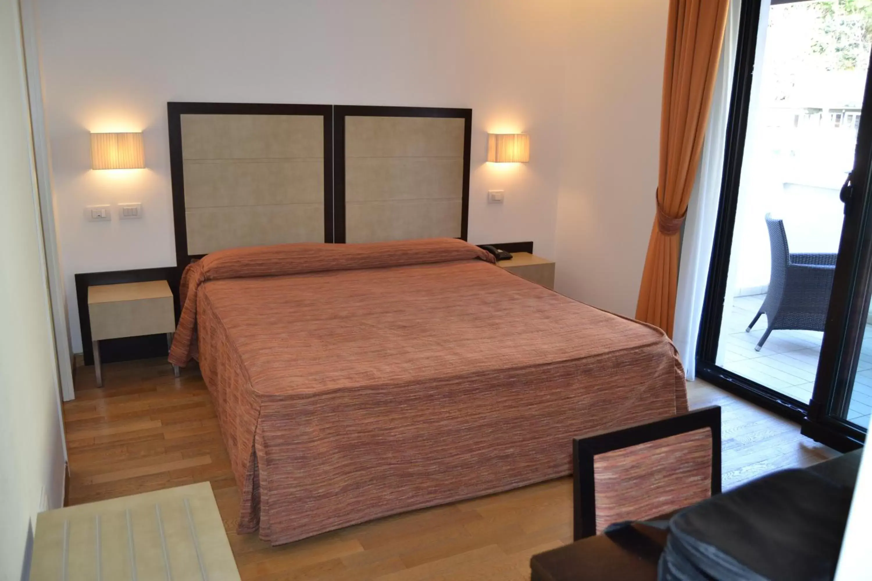 Bed, Room Photo in Hotel Joli