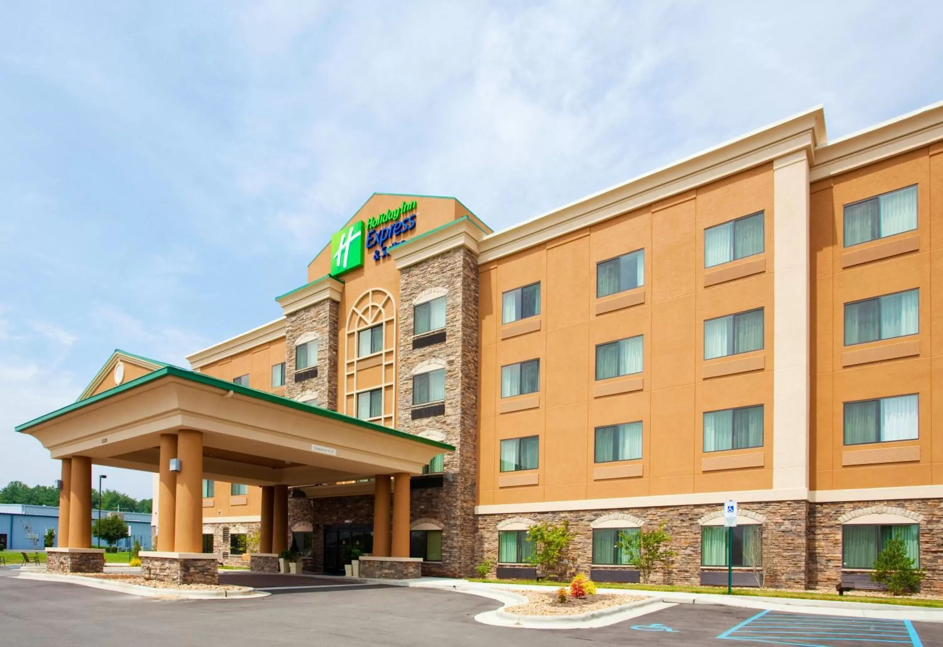 Property Building in Holiday Inn Express Hotel & Suites Mount Airy, an IHG Hotel