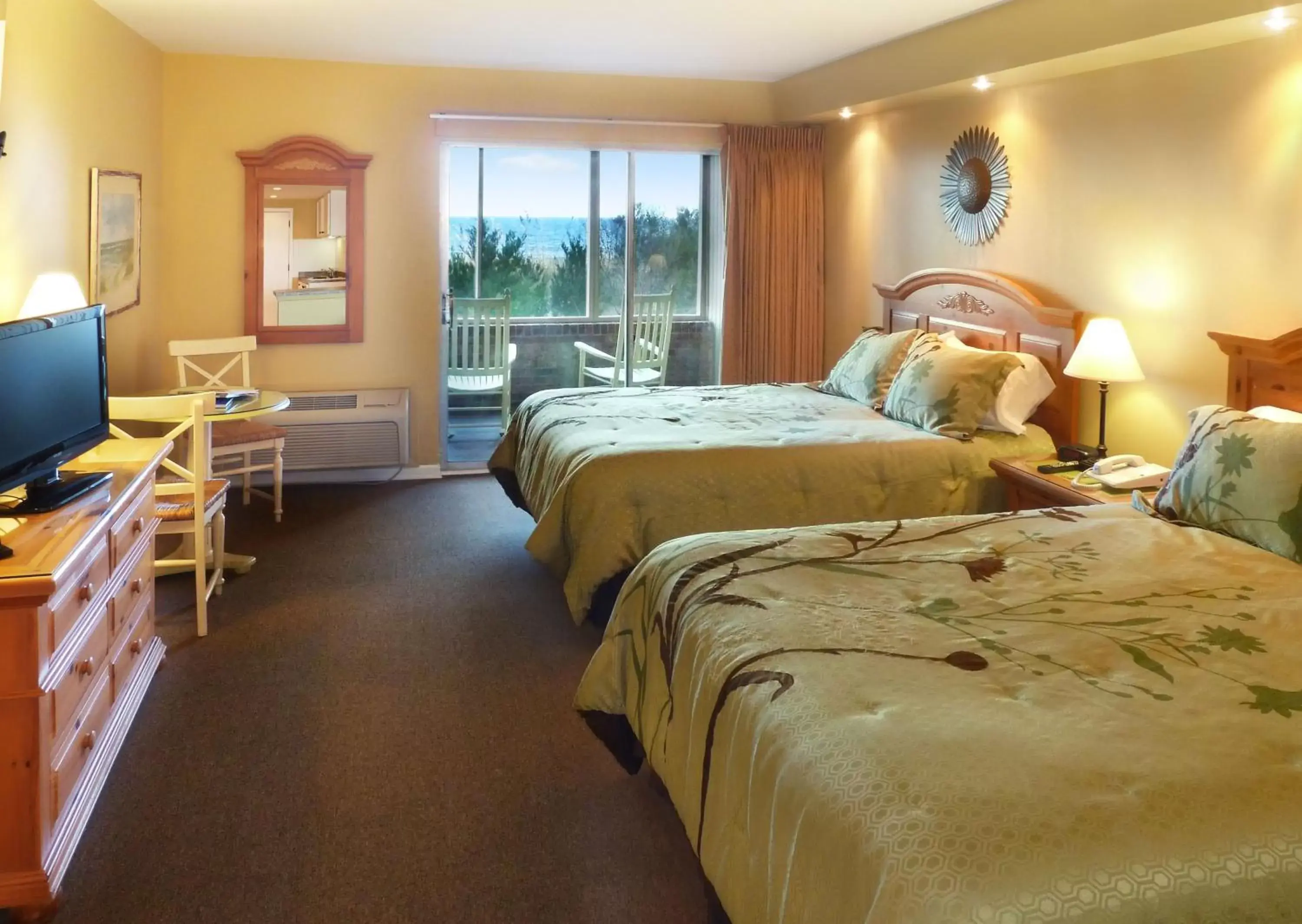 Oceanfront Litchfield Inn