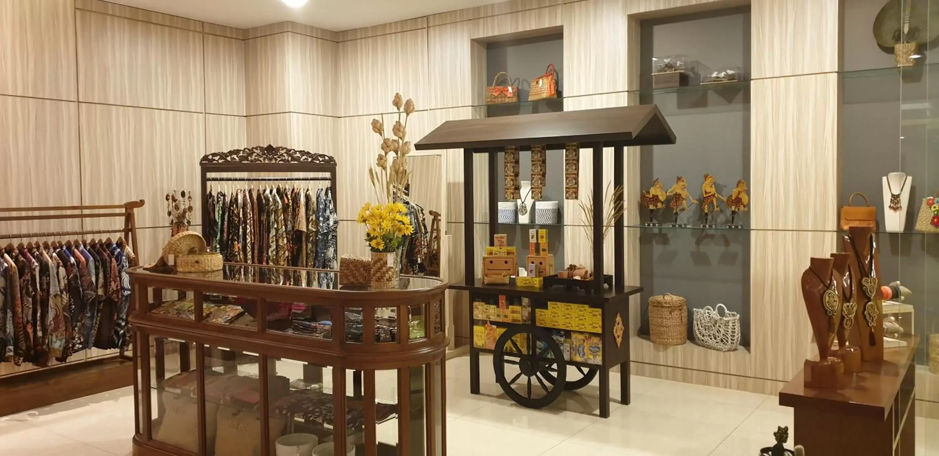 On-site shops in Hotel Chanti Managed by TENTREM Hotel Management Indonesia