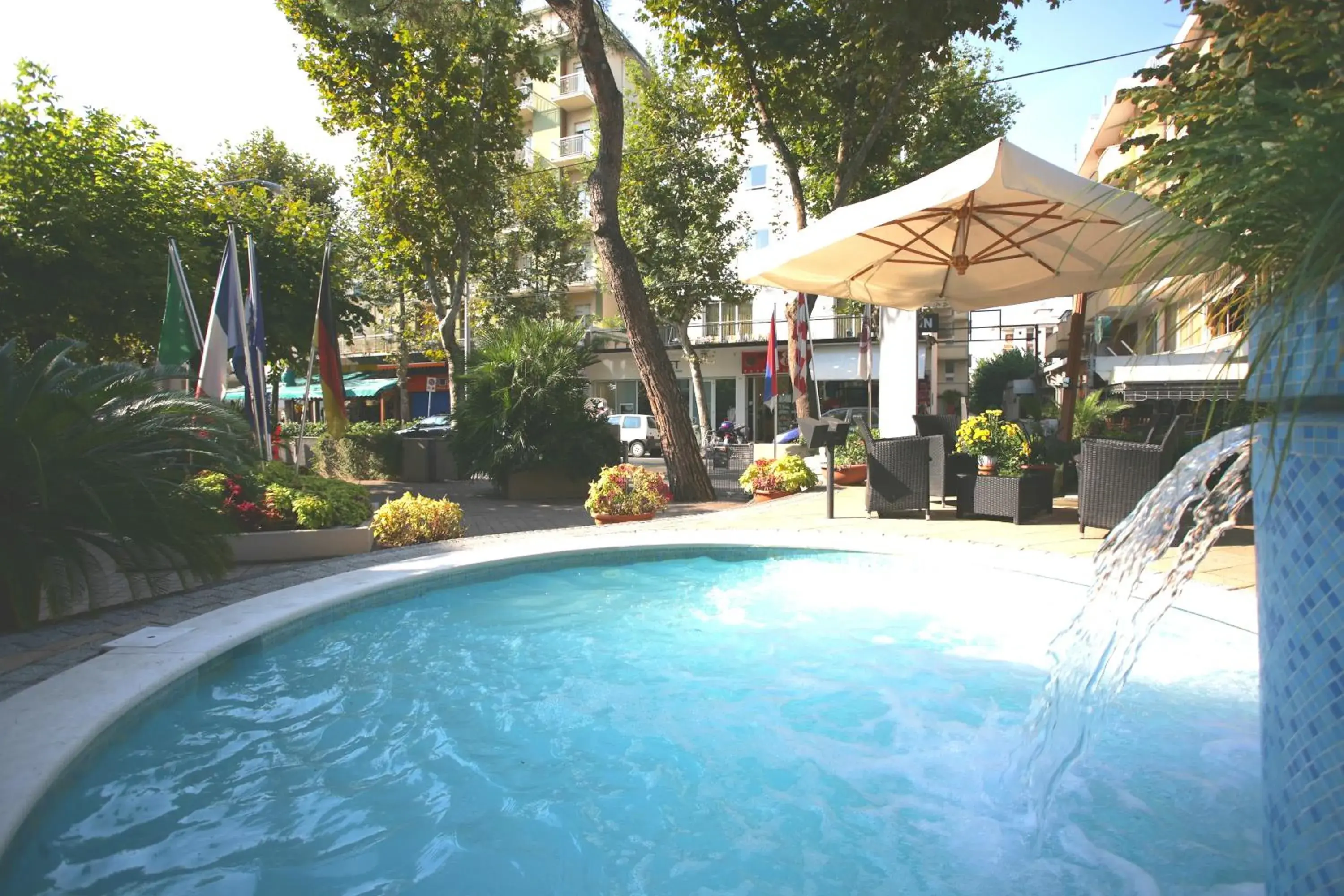 Facade/entrance, Swimming Pool in Hotel Derby