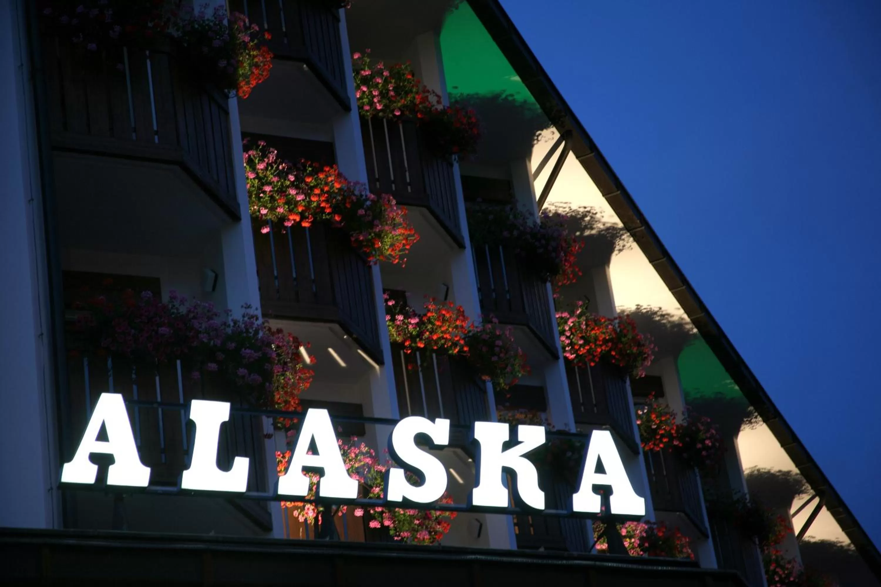 Facade/entrance in Hotel Alaska Cortina
