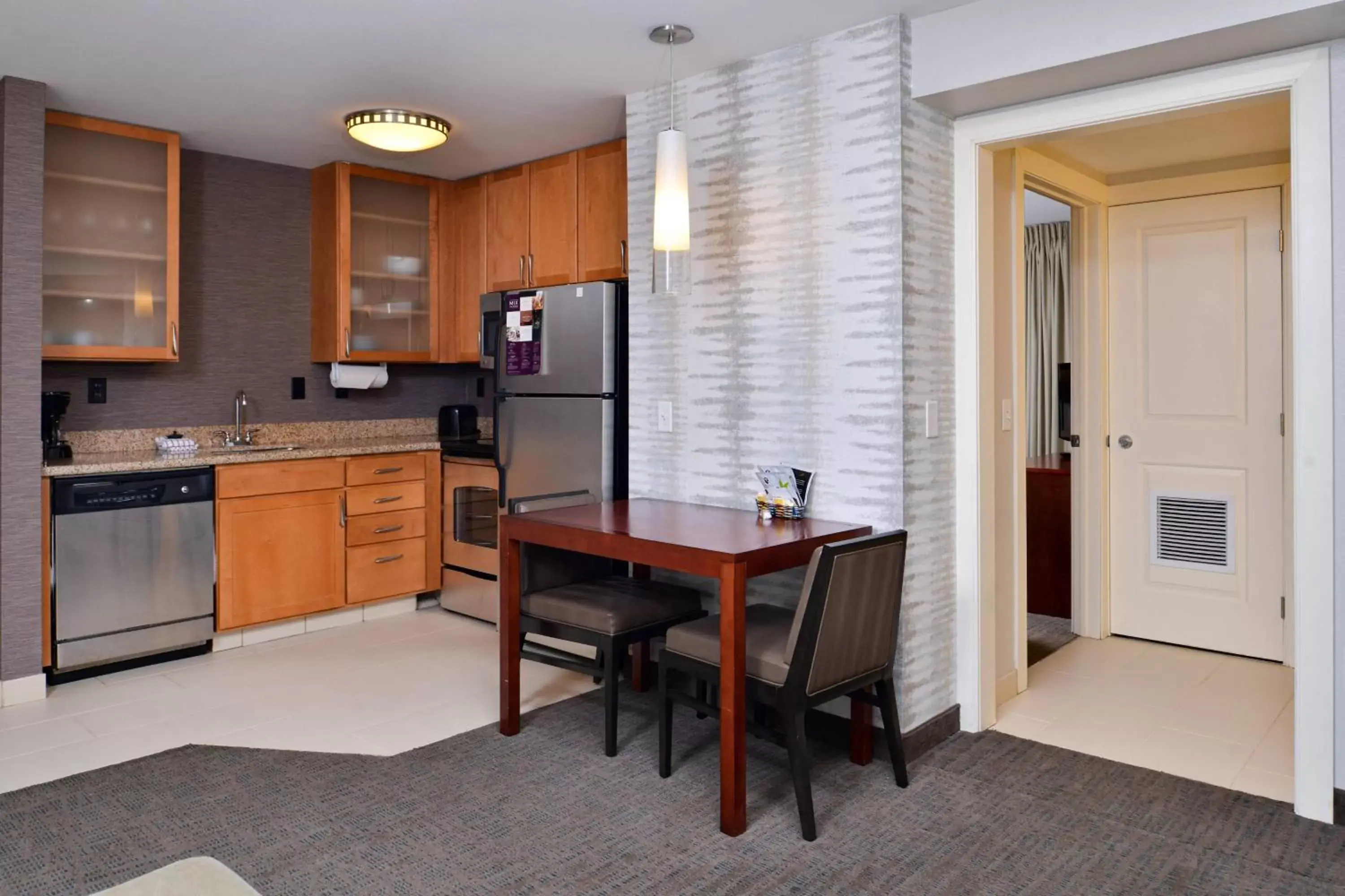 Bedroom, Kitchen/Kitchenette in Residence Inn by Marriott Coralville