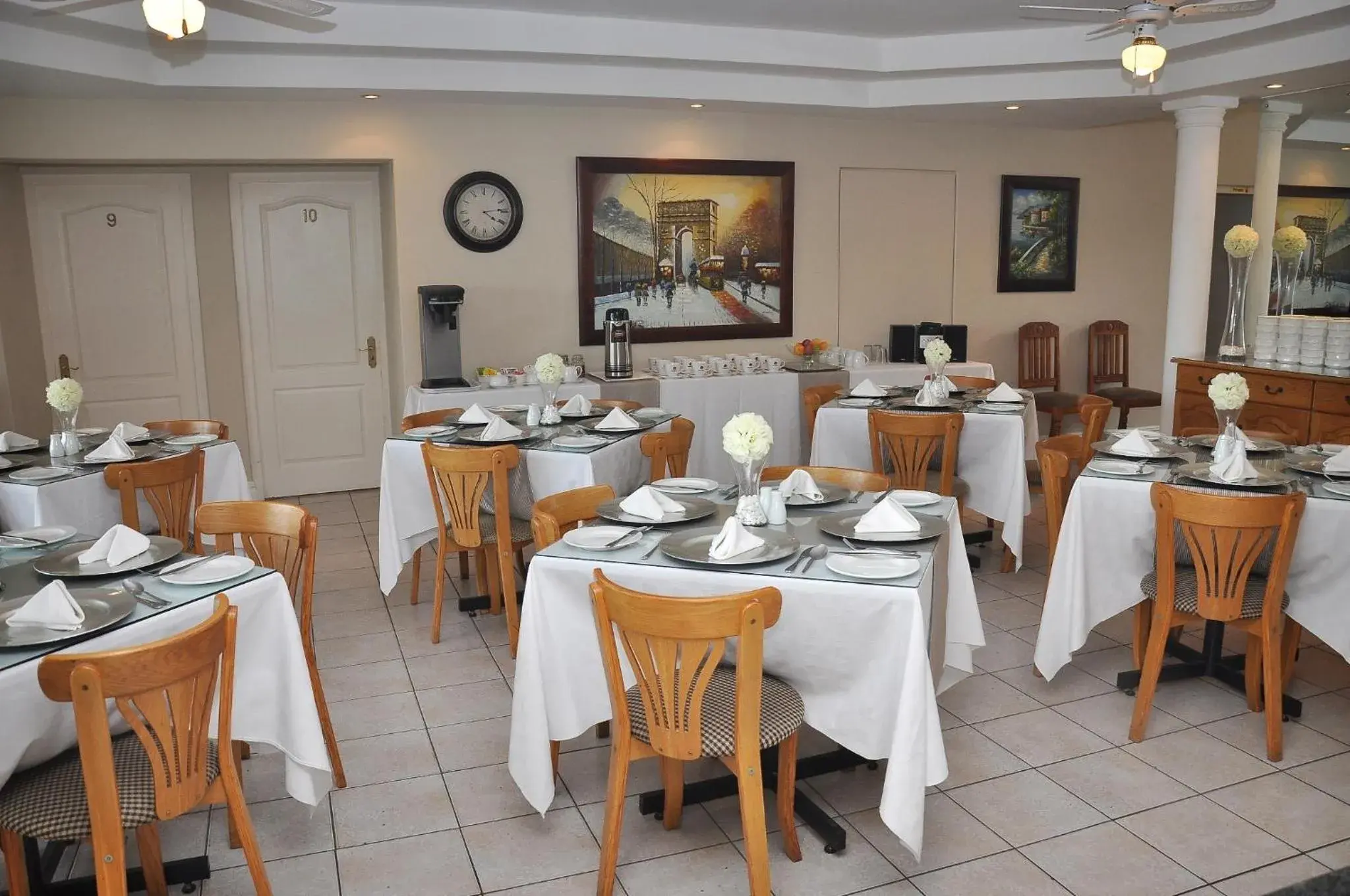 Restaurant/Places to Eat in Bell Rosen Guest House