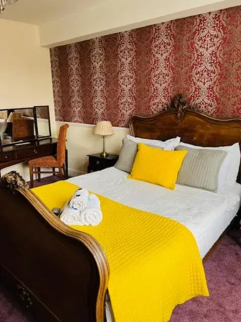 Bed in Crown Hotel Brackley