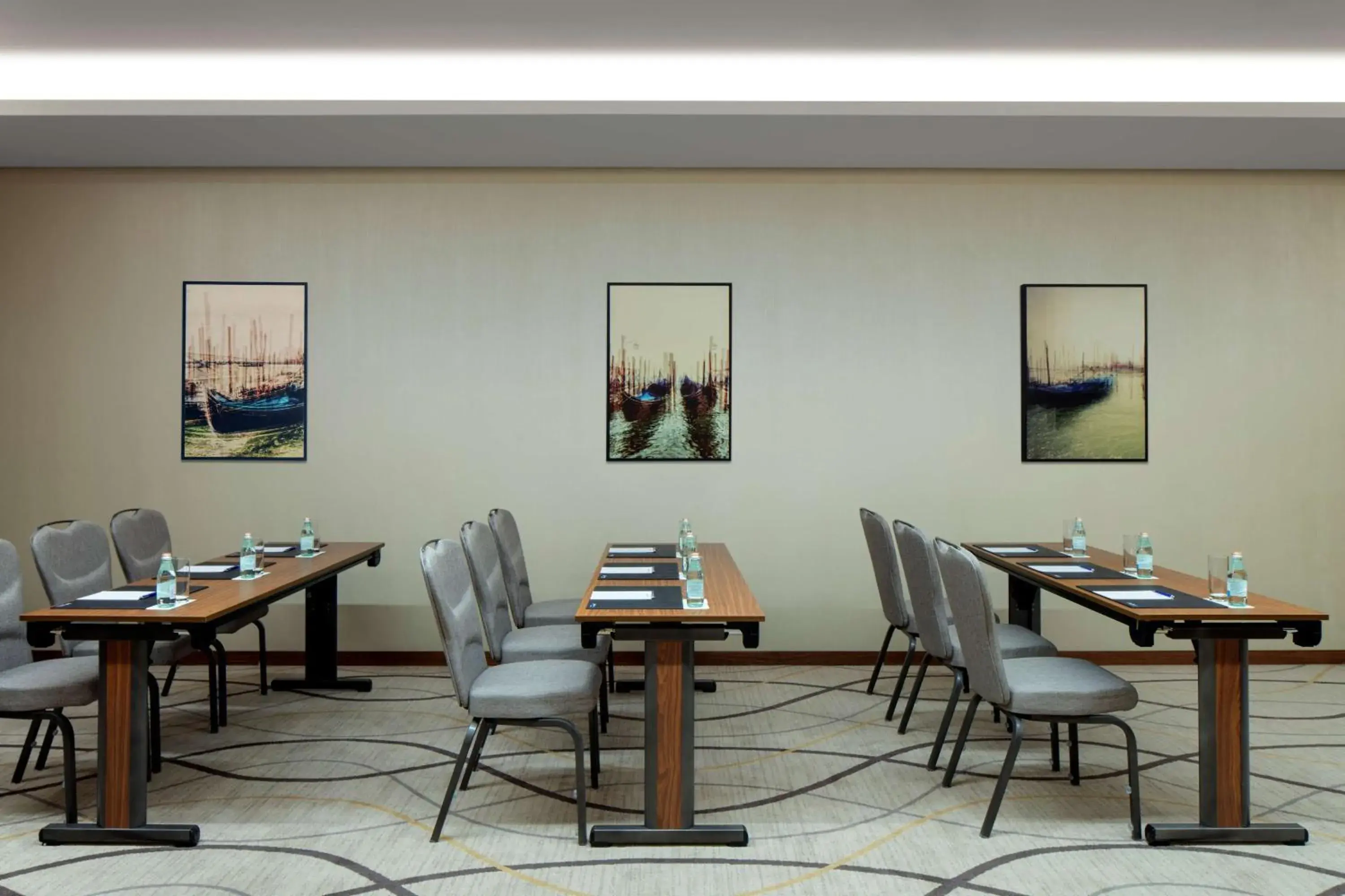 Meeting/conference room, Restaurant/Places to Eat in Radisson Blu Hotel, Dubai Deira Creek