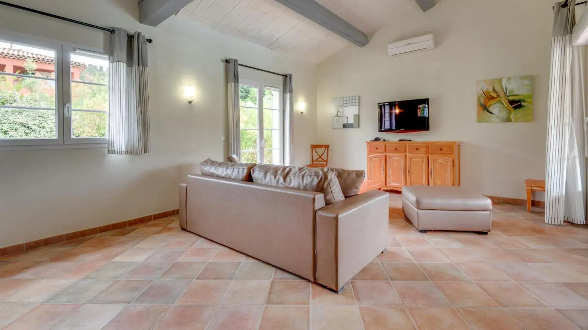 Living room, Seating Area in Vacancéole  Le Domaine de Camiole