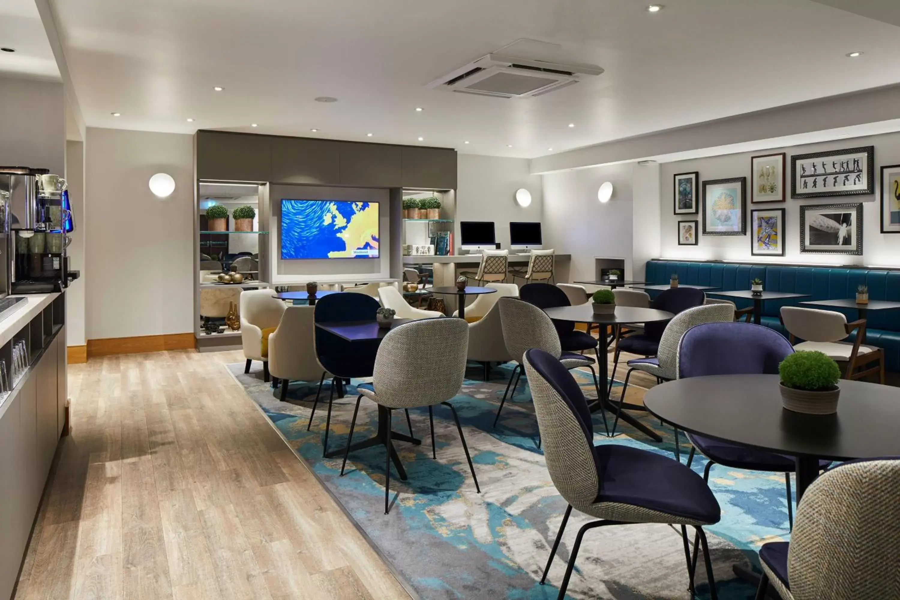 Lounge or bar, Restaurant/Places to Eat in London Marriott Hotel Kensington