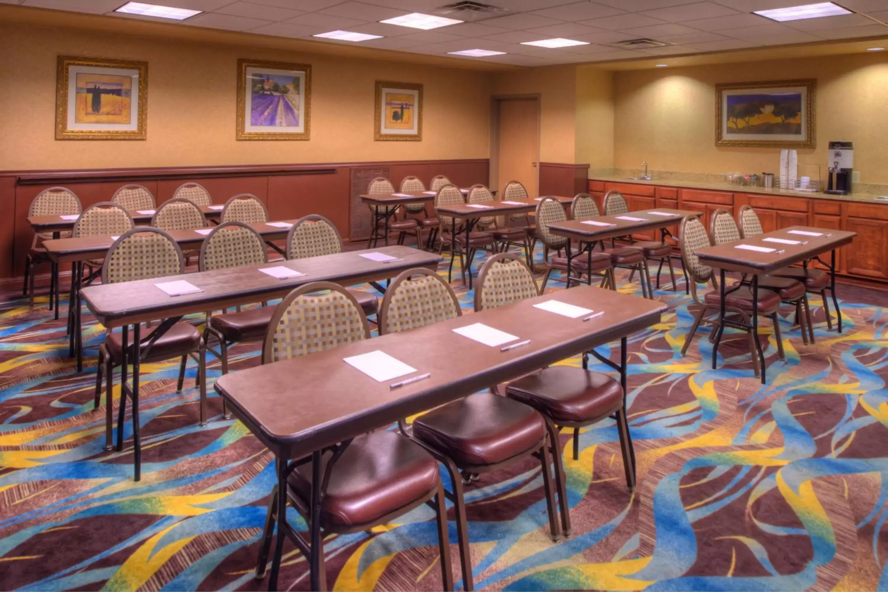 Meeting/conference room, Restaurant/Places to Eat in Hampton Inn & Suites Ontario