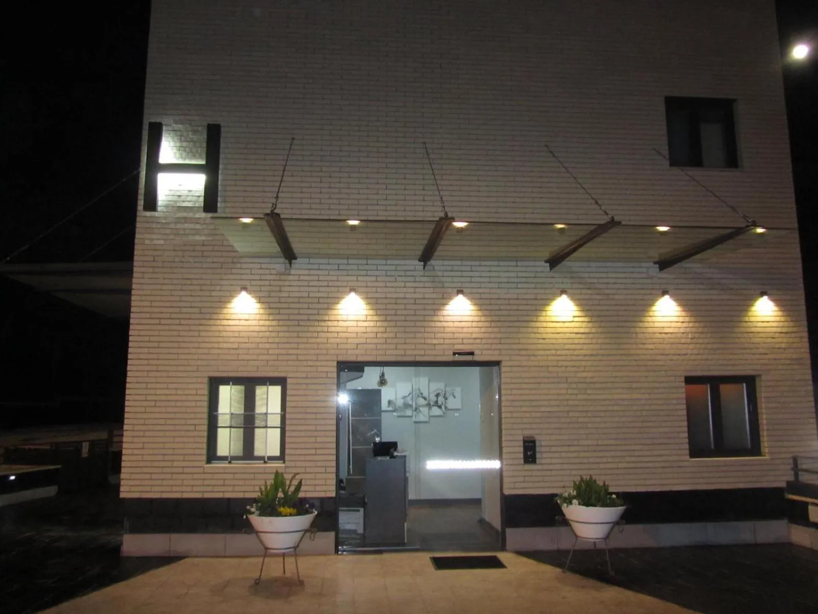 Facade/entrance in H La Cabaña