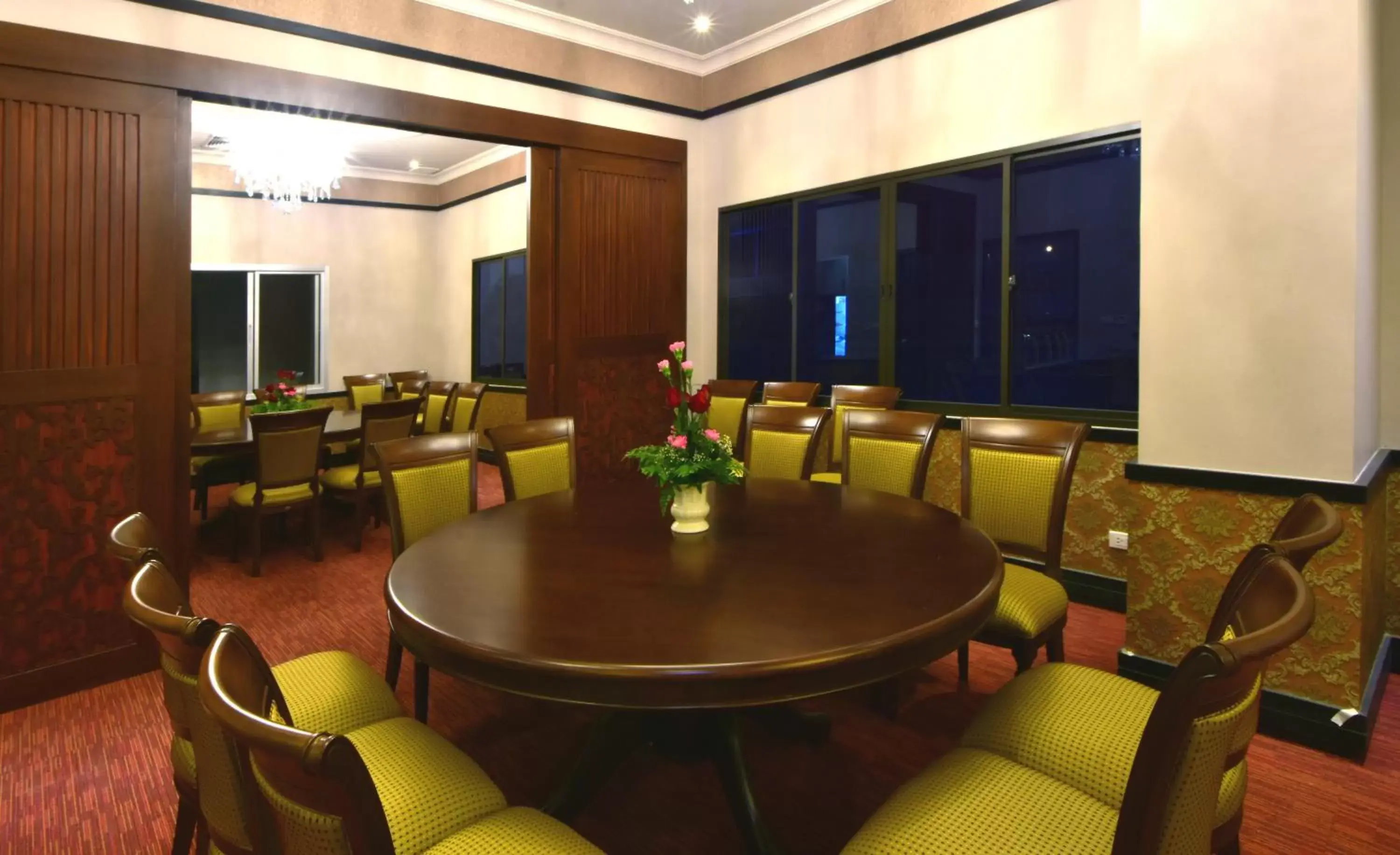 Restaurant/places to eat in Siam Oriental Hotel Restaurant/places to eat in Siam Oriental Hotel