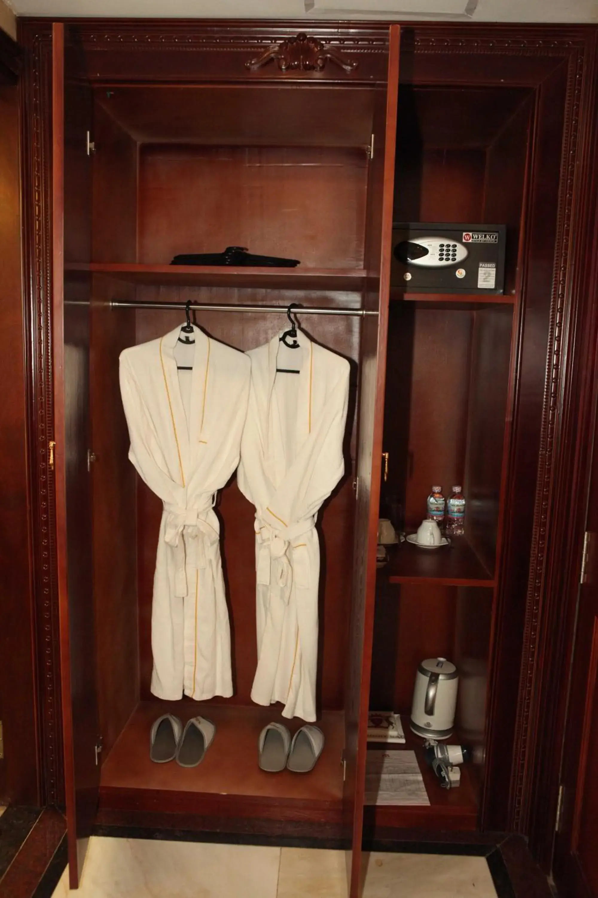 Coffee/tea facilities, Bathroom in The Vissai Hotel