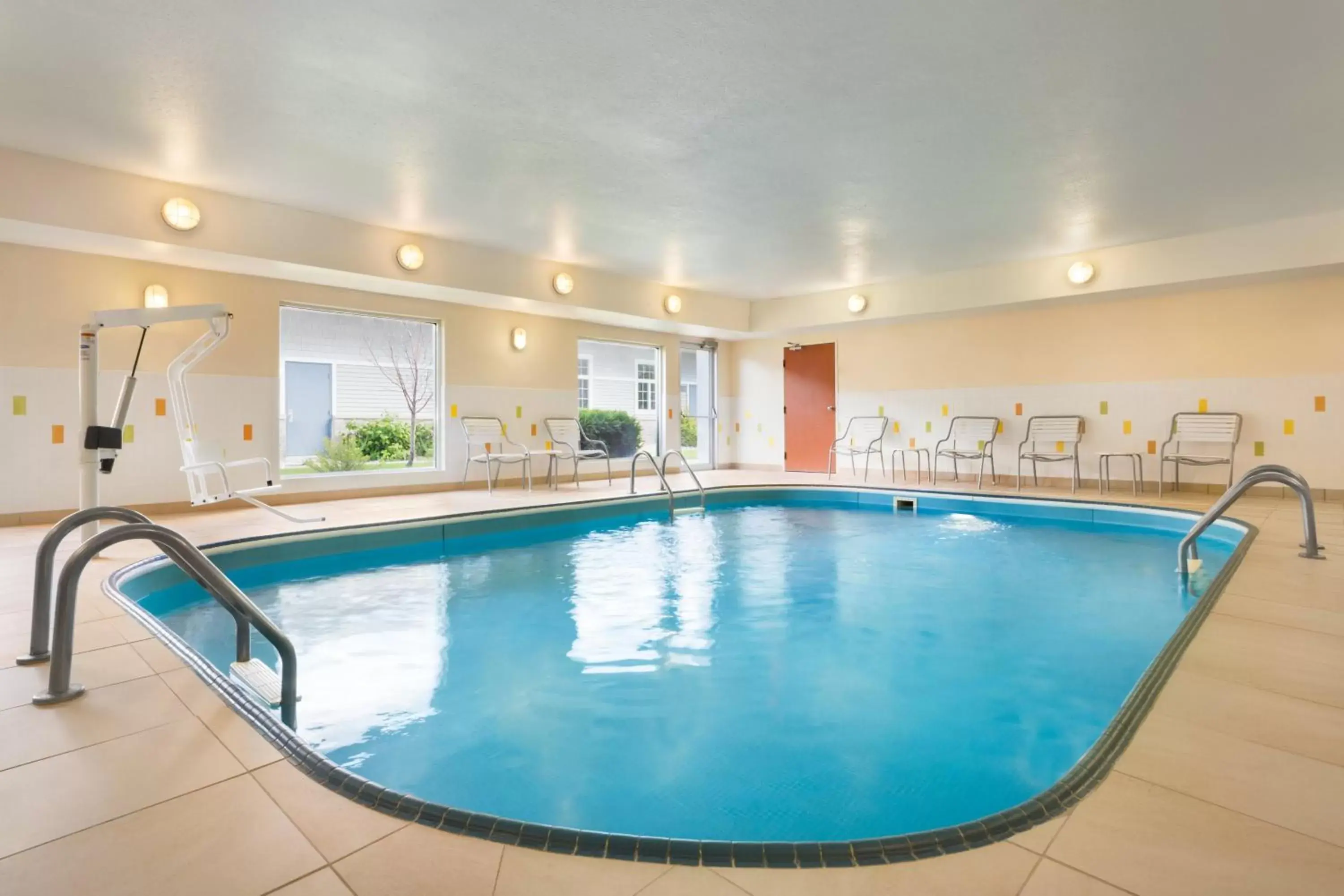 Swimming Pool in Amerivu Inn and Suites