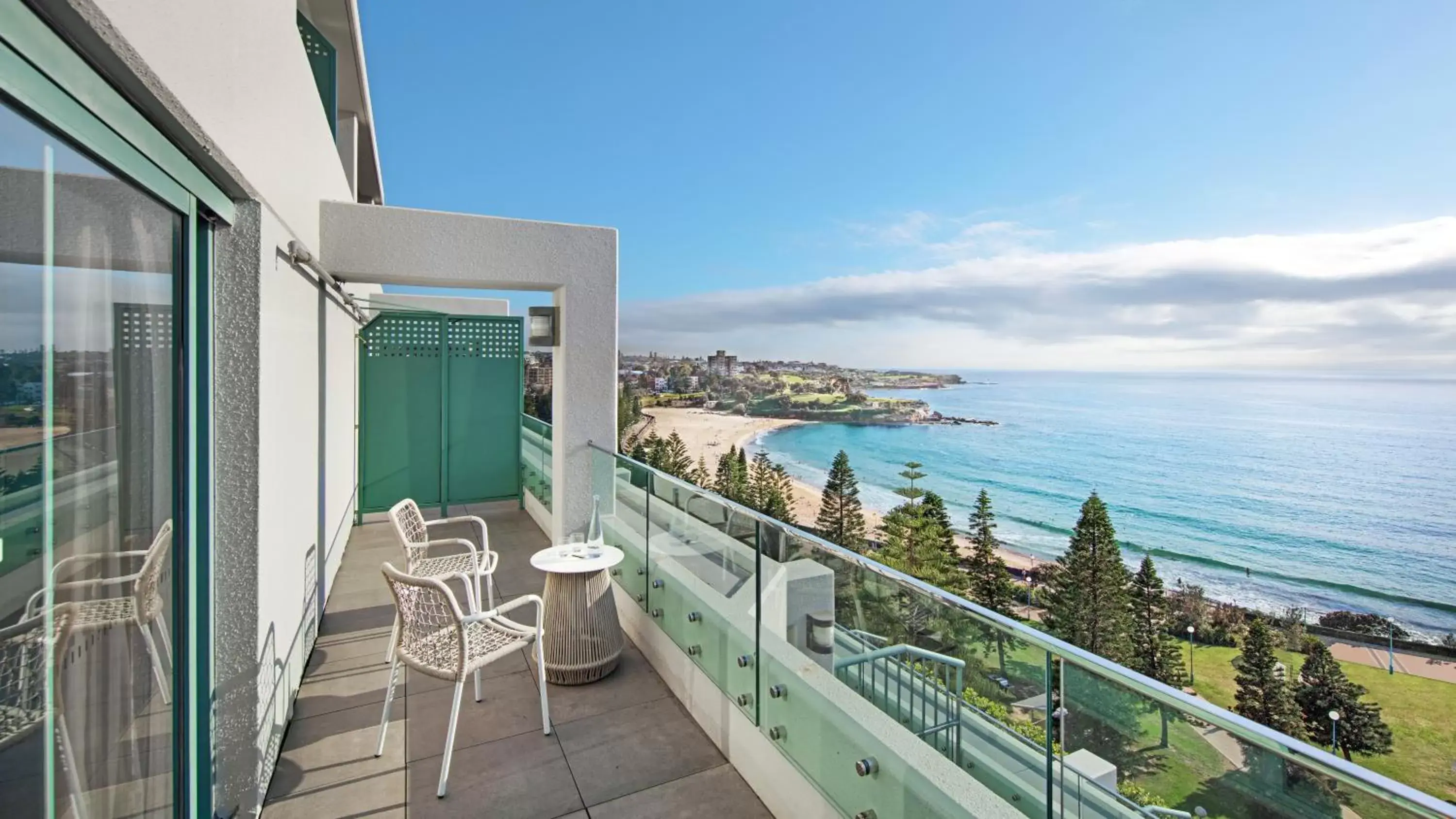 Sea view, Balcony/Terrace in Crowne Plaza Sydney Coogee Beach, an IHG Hotel