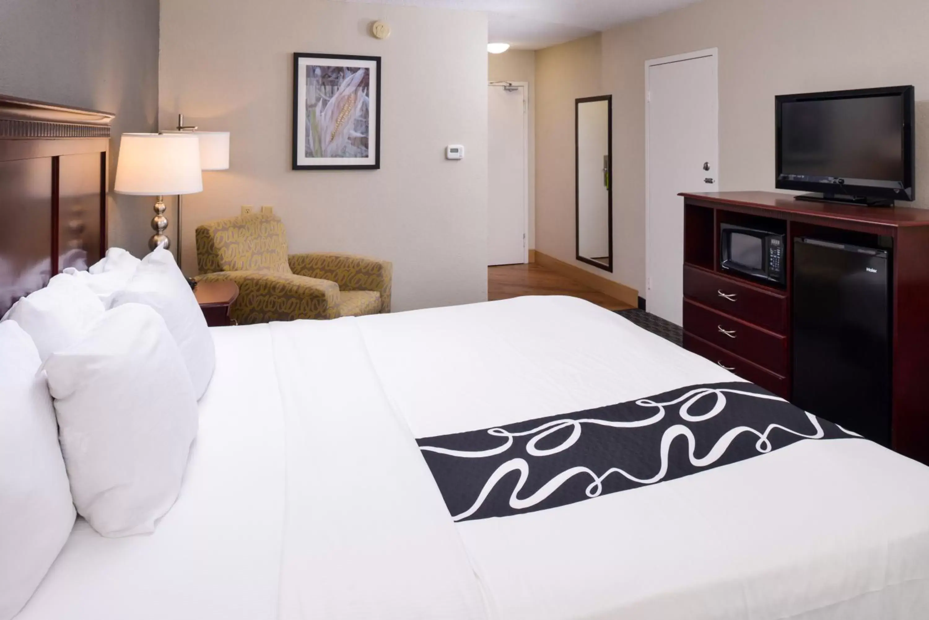 Bed in La Quinta by Wyndham Indianapolis South