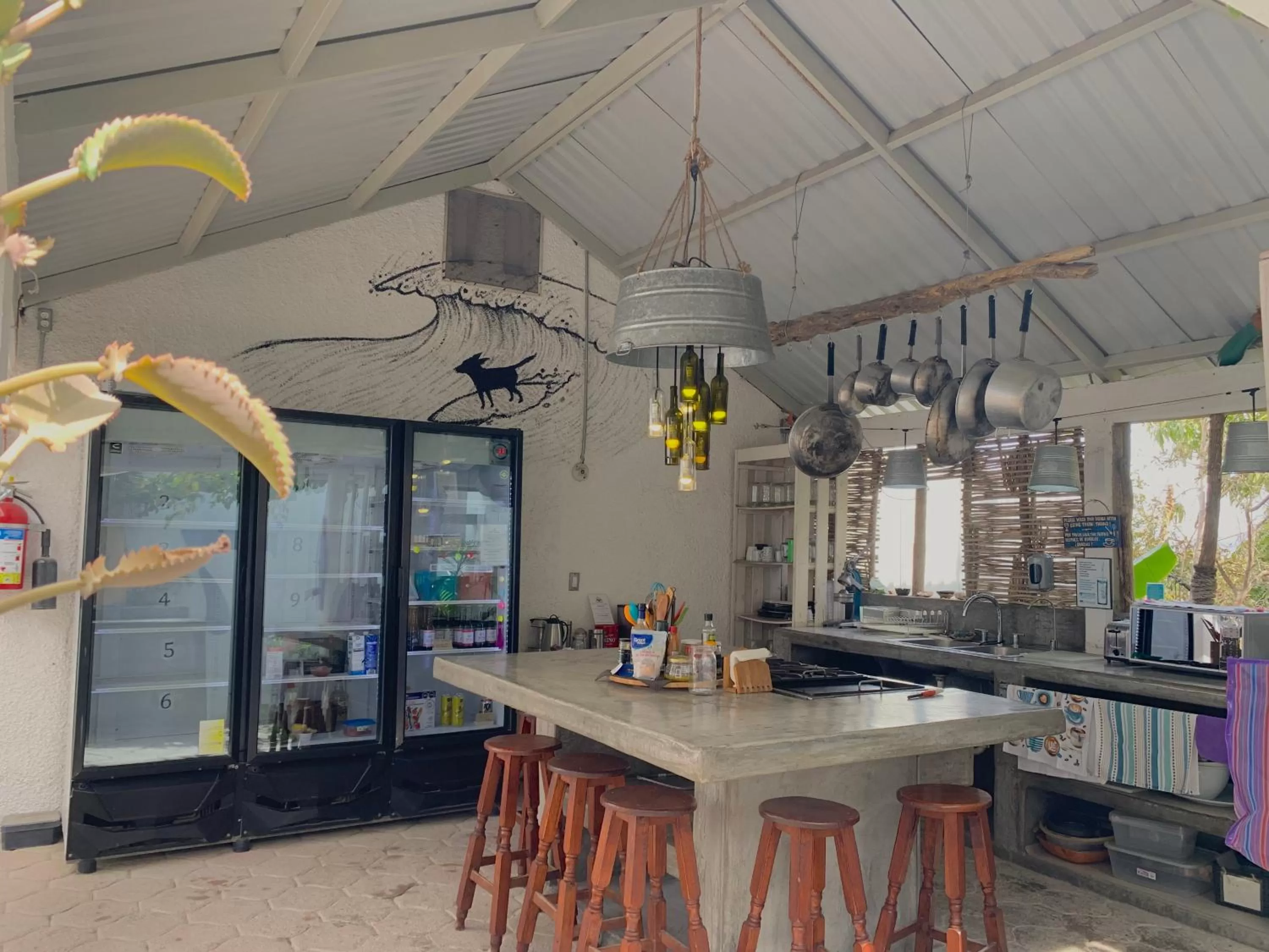Communal kitchen in Perro Surfero Hotel