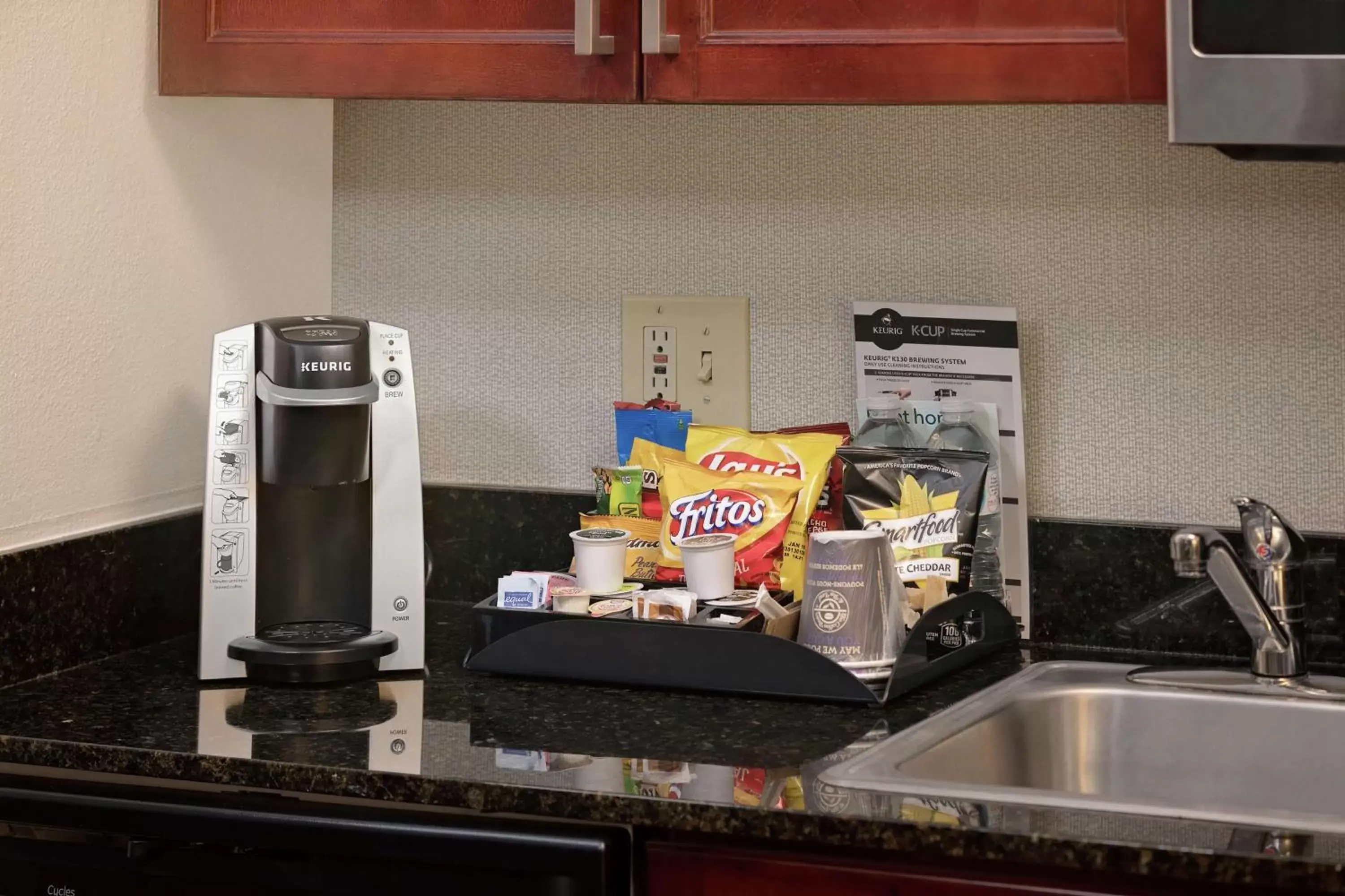 Bedroom, Kitchen/Kitchenette in Homewood Suites by Hilton San Antonio Riverwalk/Downtown