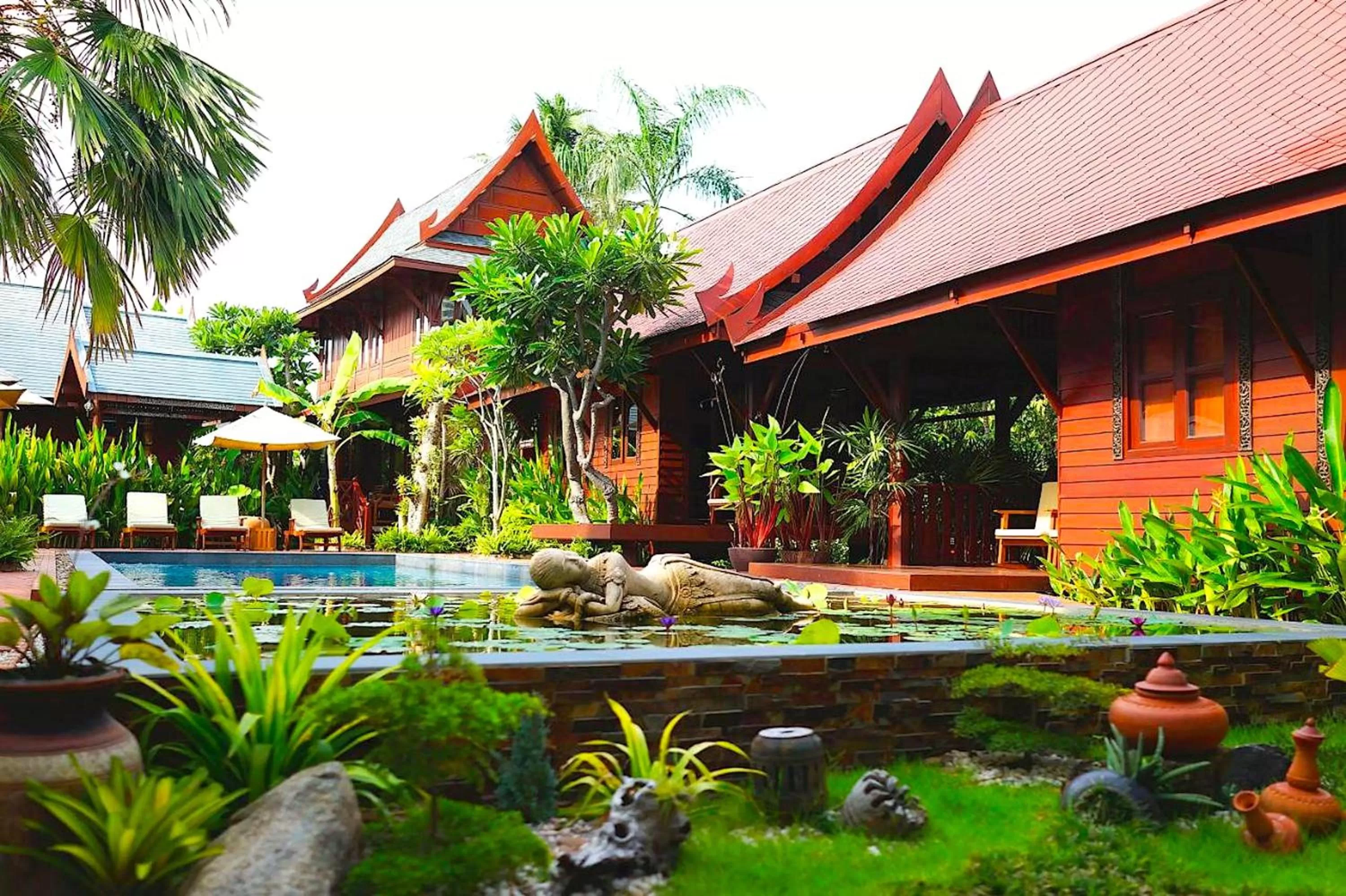 Garden in Ruenkanok Thaihouse Resort