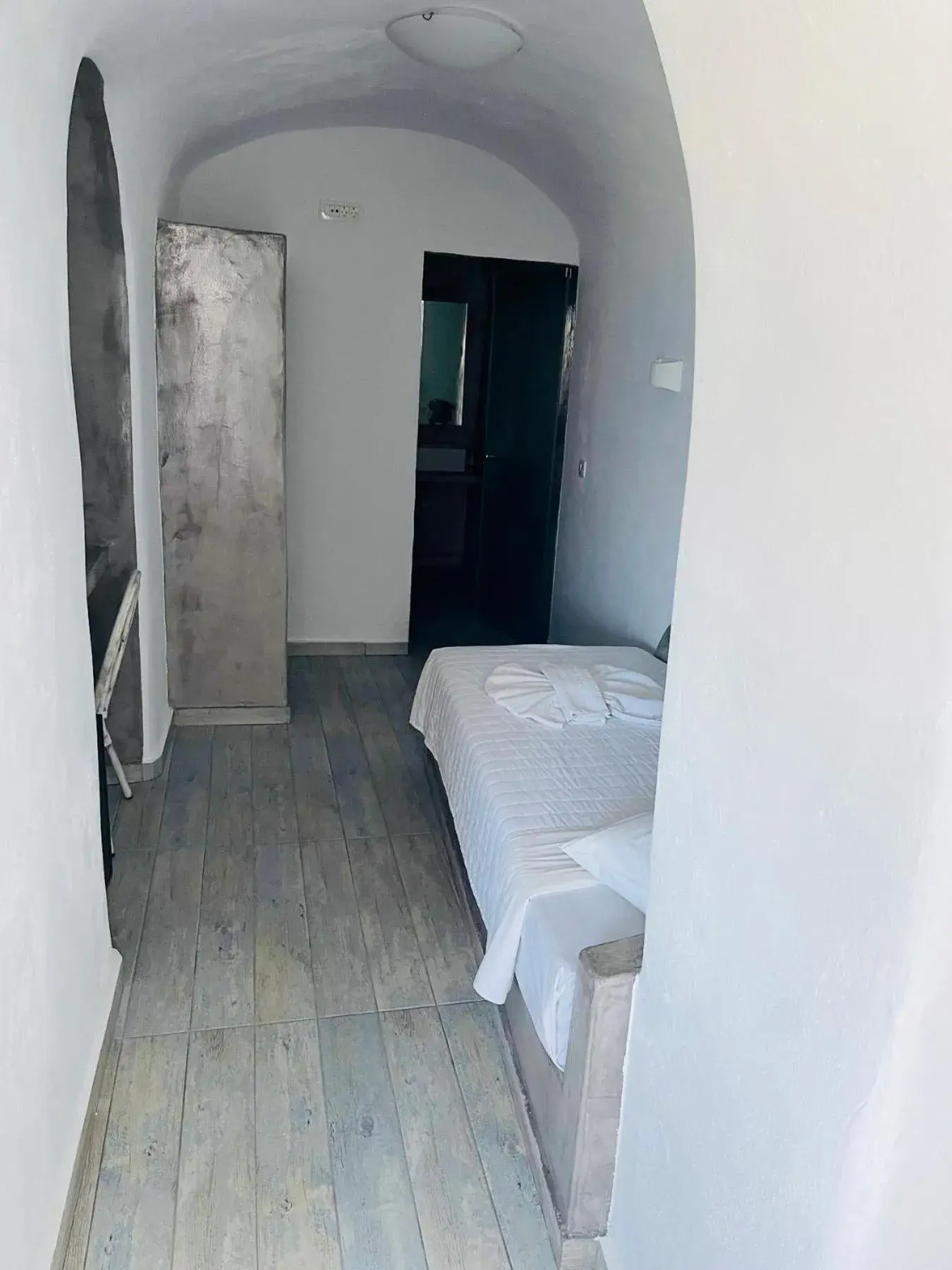 Bed in Loucas on the Cliff Bed in Loucas on the Cliff