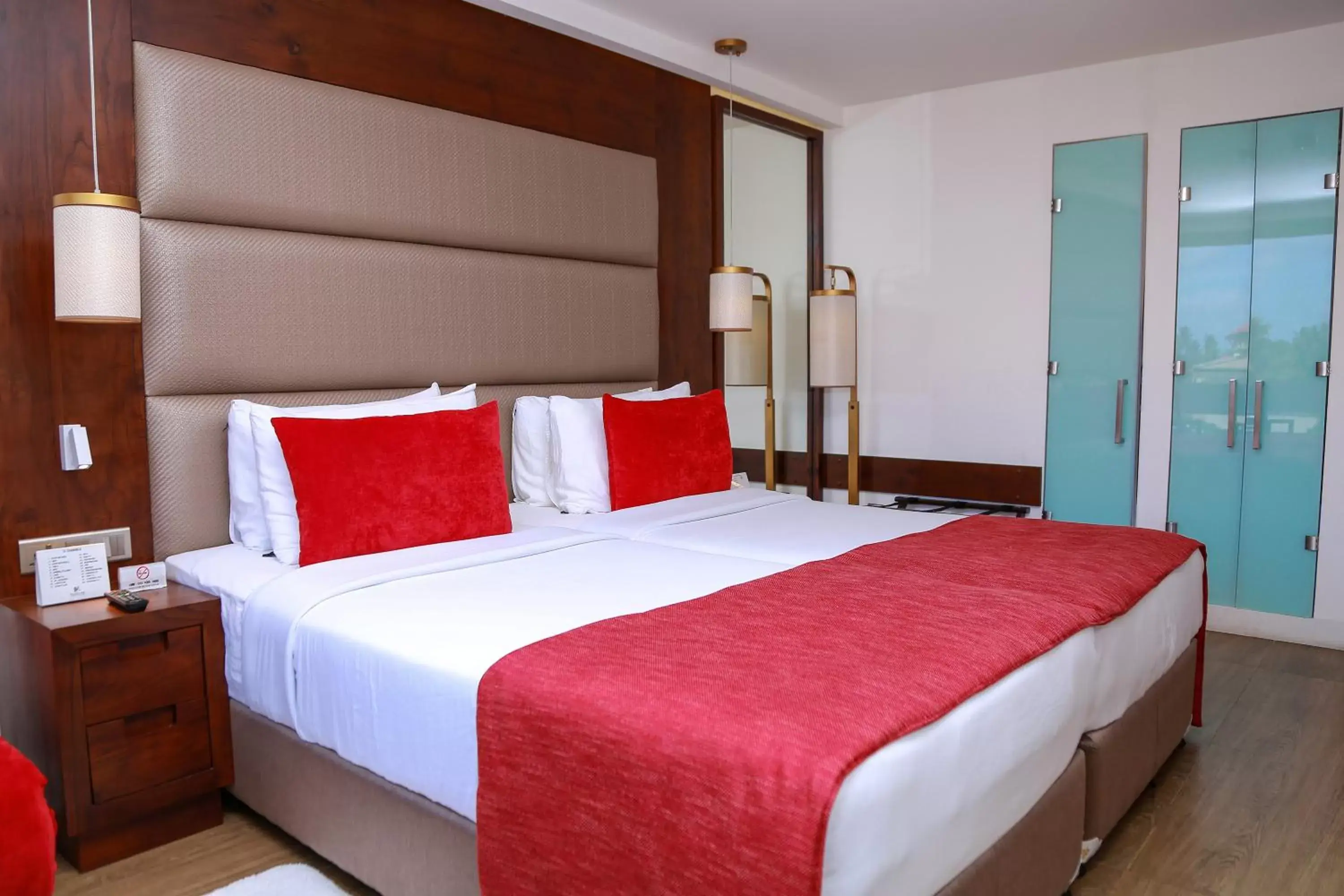 Photo of the whole room, Bed in Pegasus Reef Hotel