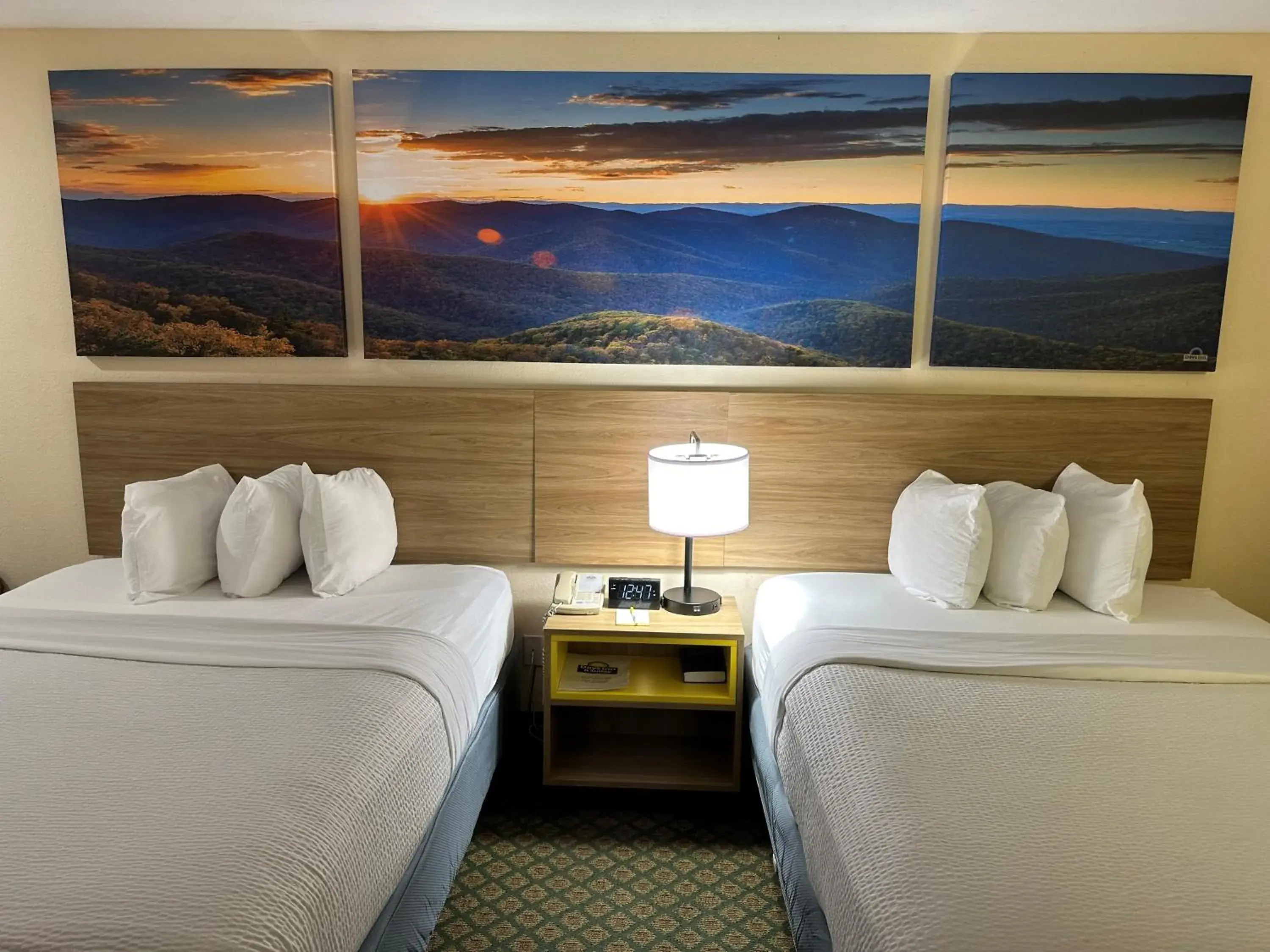 Bedroom, Bed in Days Inn & Suites by Wyndham Eunice